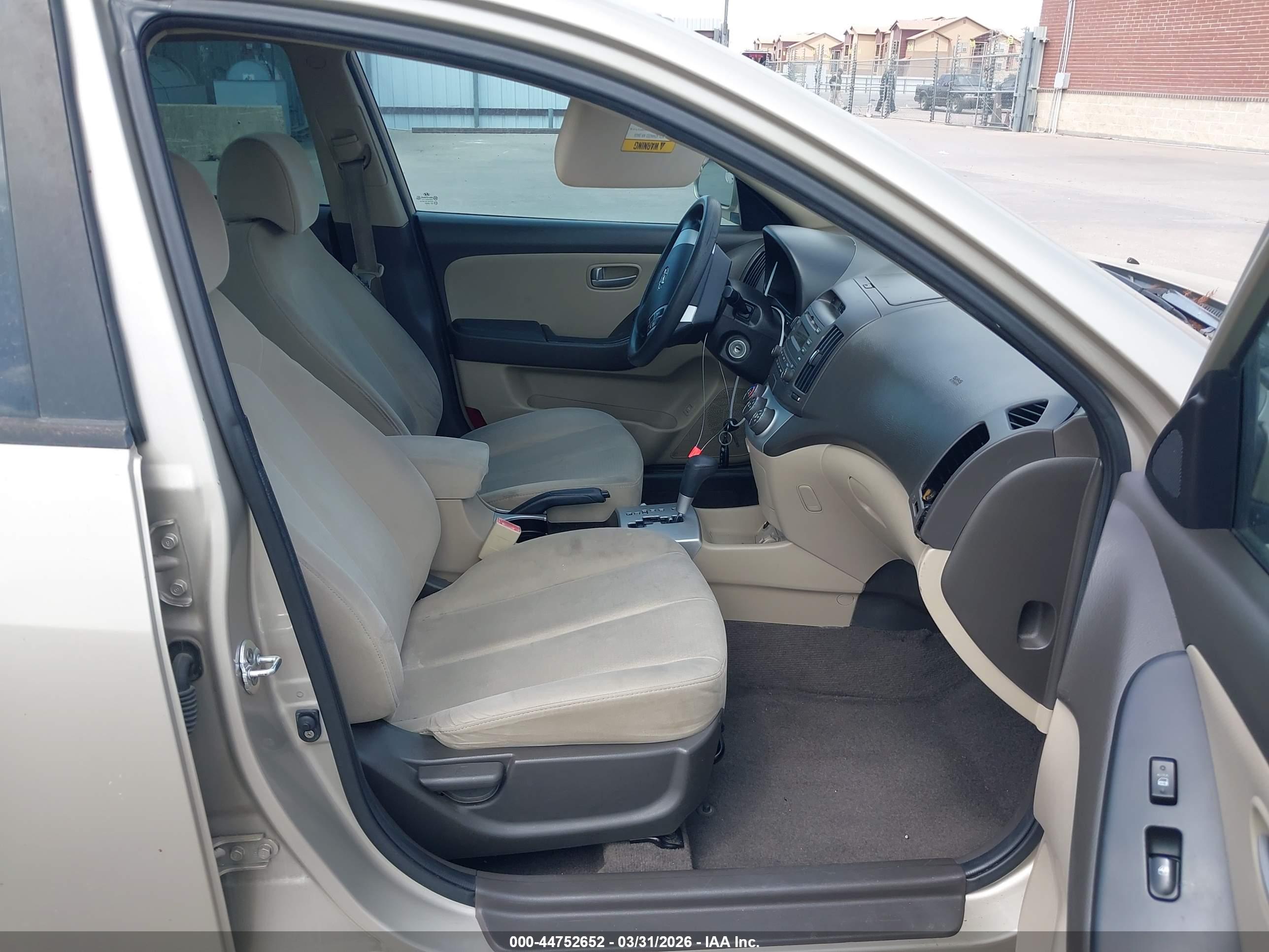 HYUNDAI ELANTRA image 5