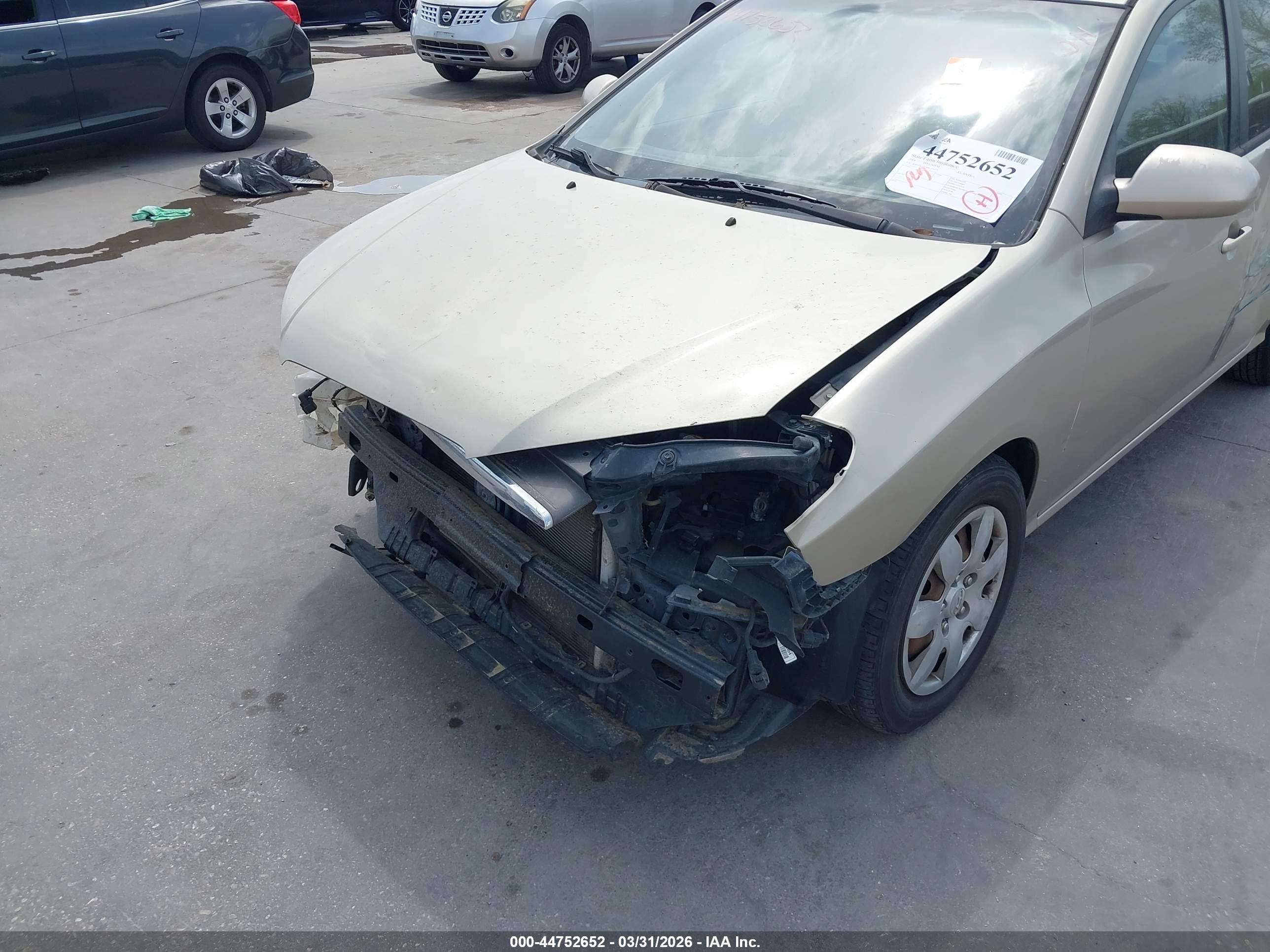 HYUNDAI ELANTRA image 6