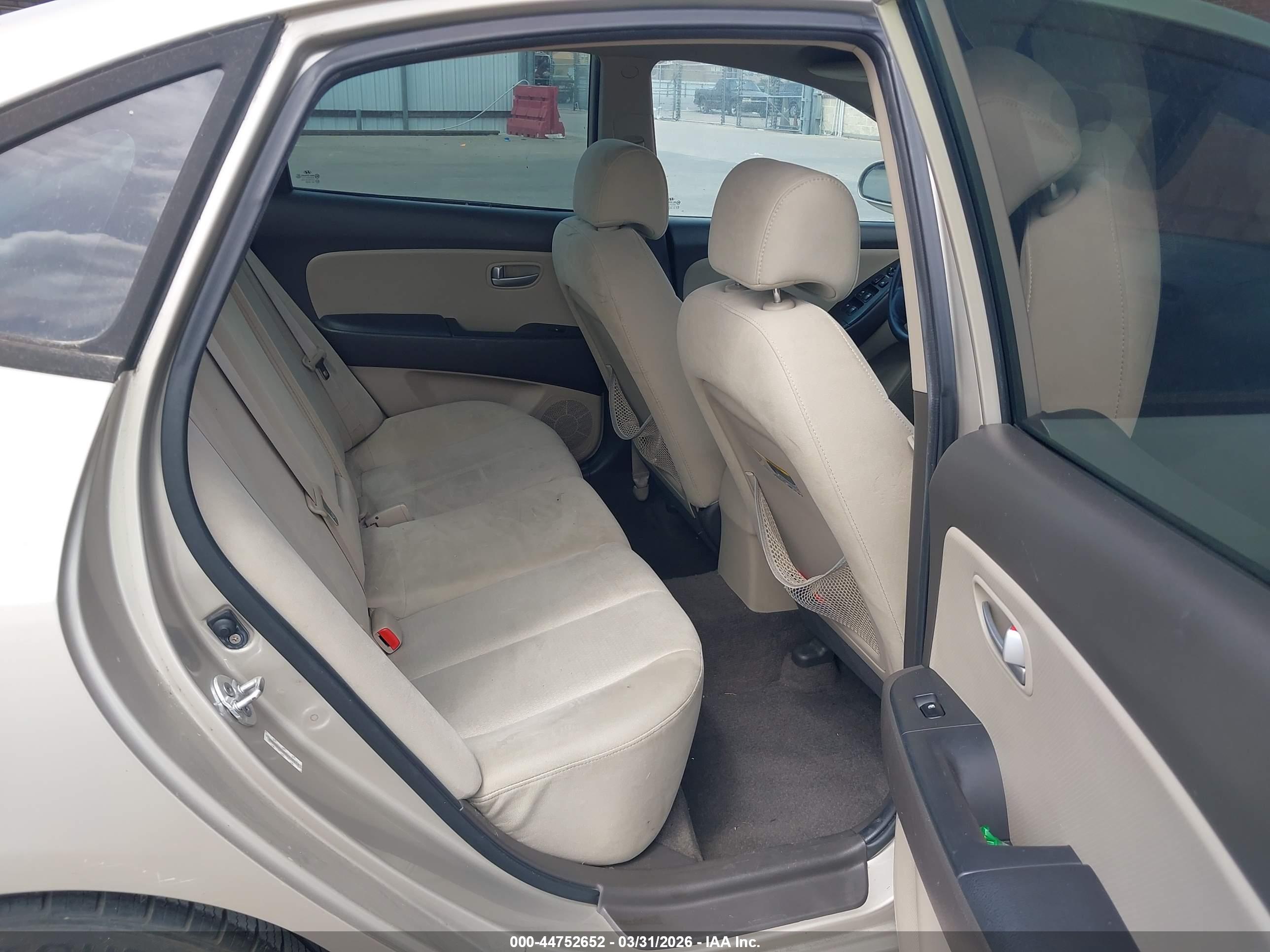 HYUNDAI ELANTRA image 8