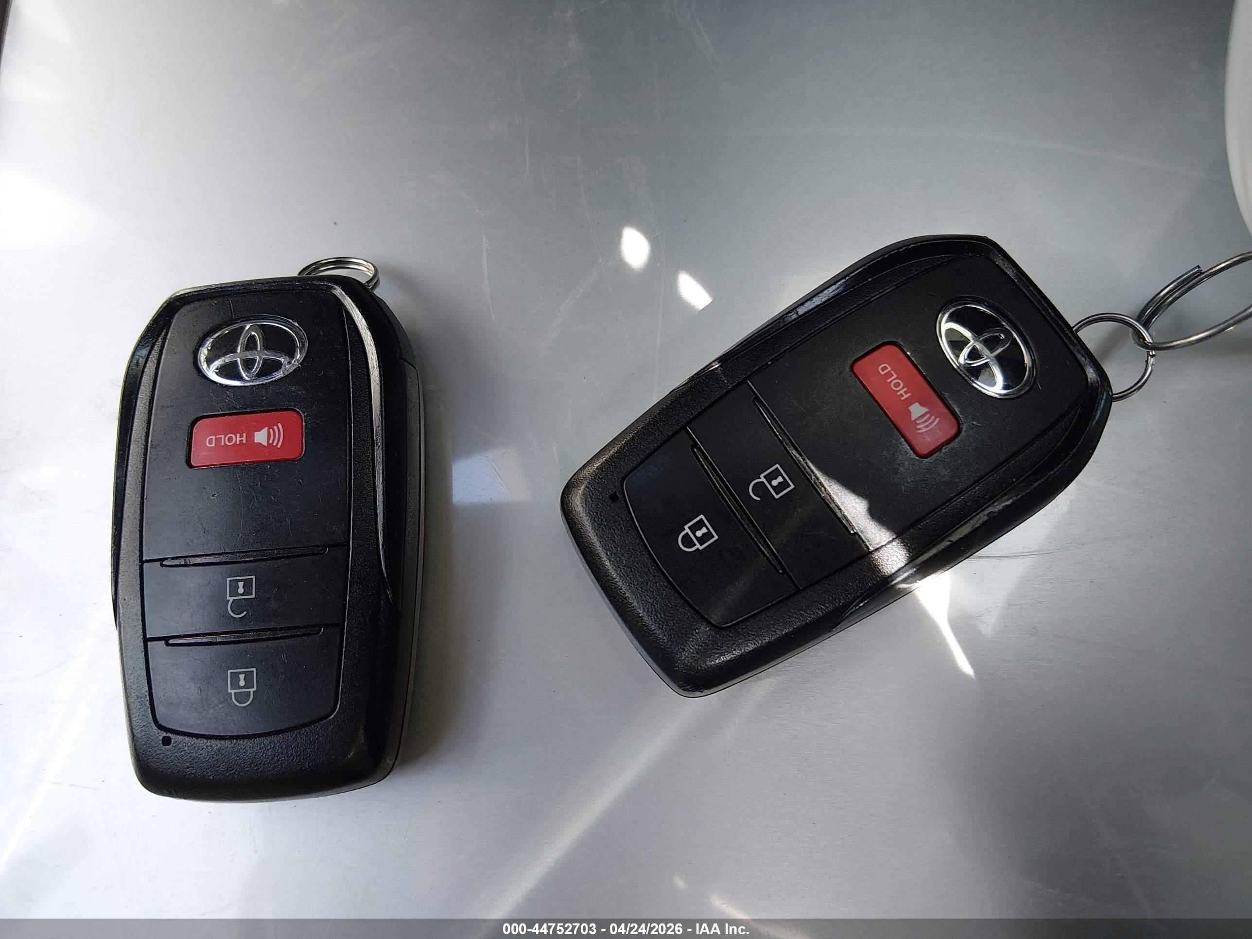 TOYOTA PRIUS image 11