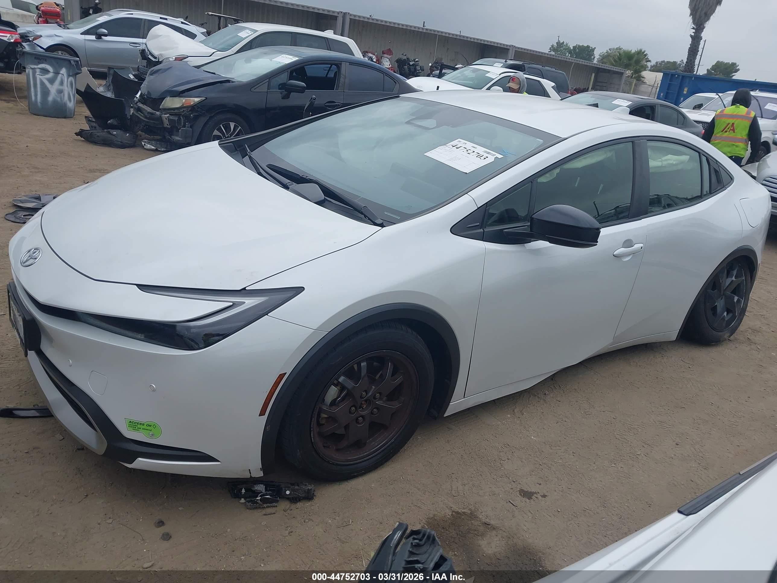 TOYOTA PRIUS image 2