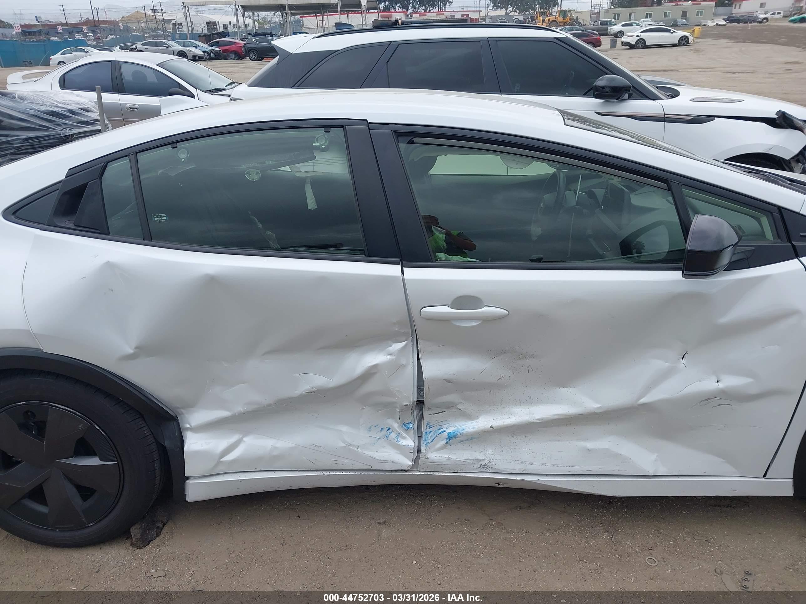 TOYOTA PRIUS image 6