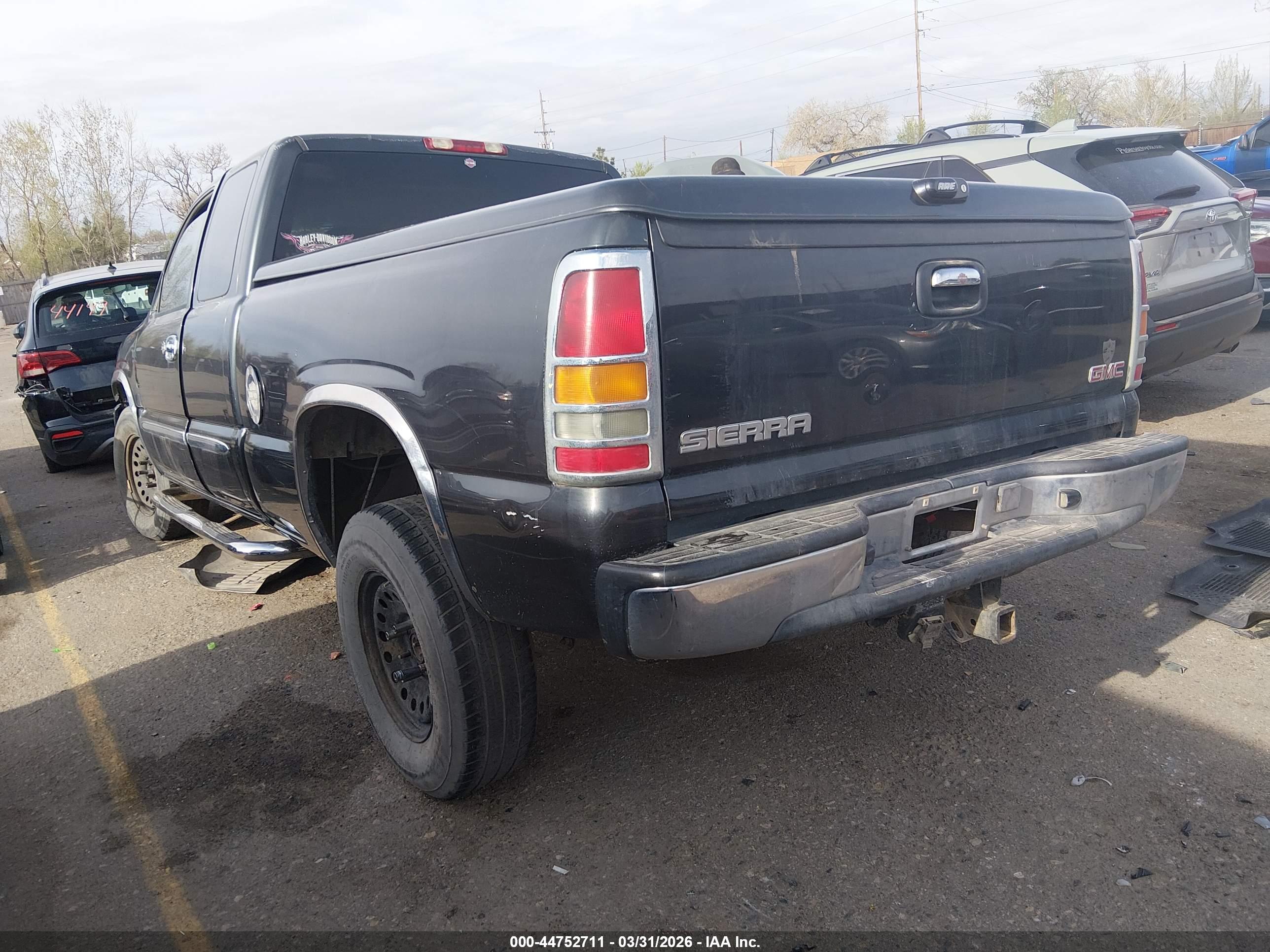 GMC SIERRA image 3