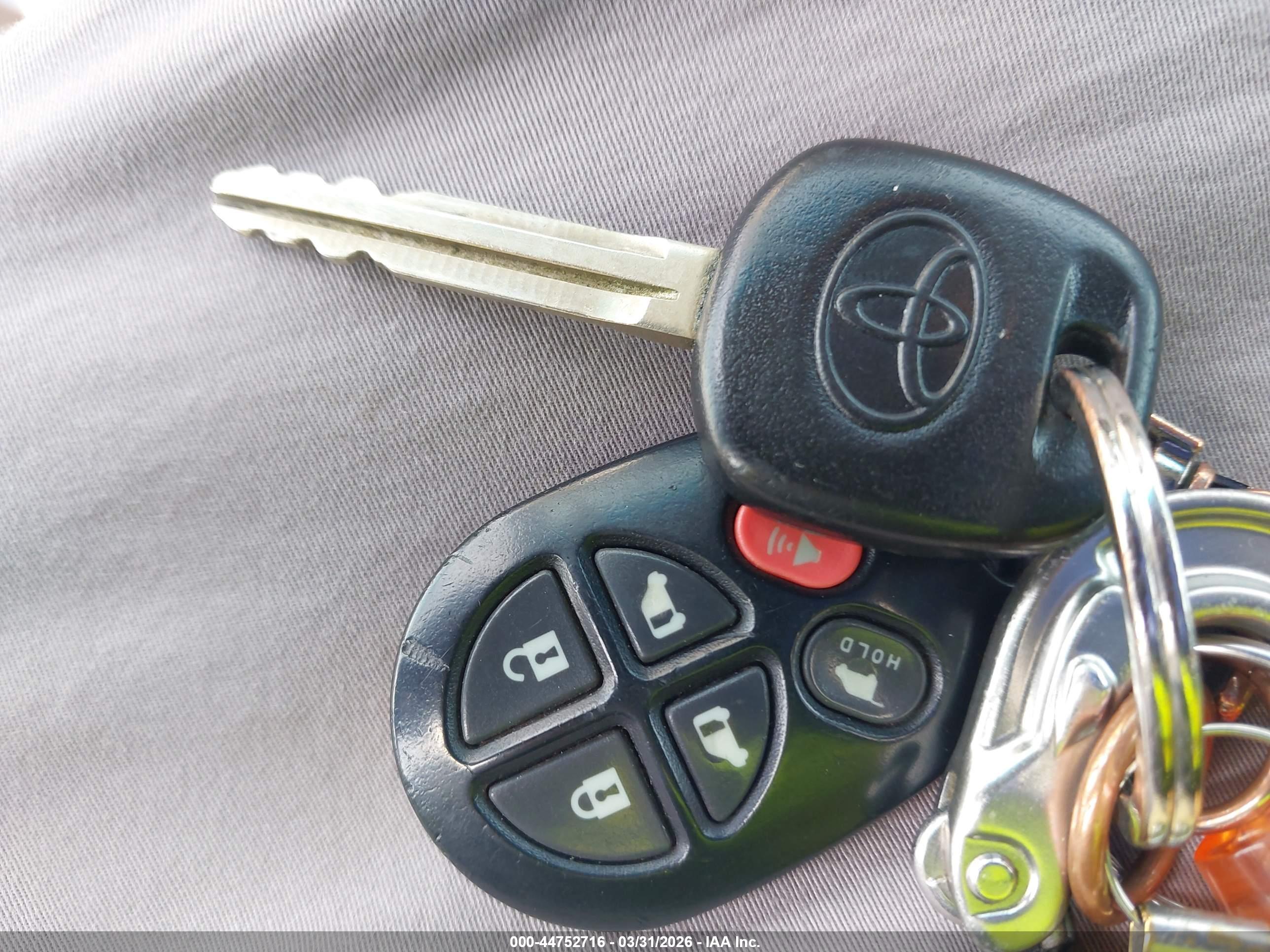 TOYOTA SIENNA image 11