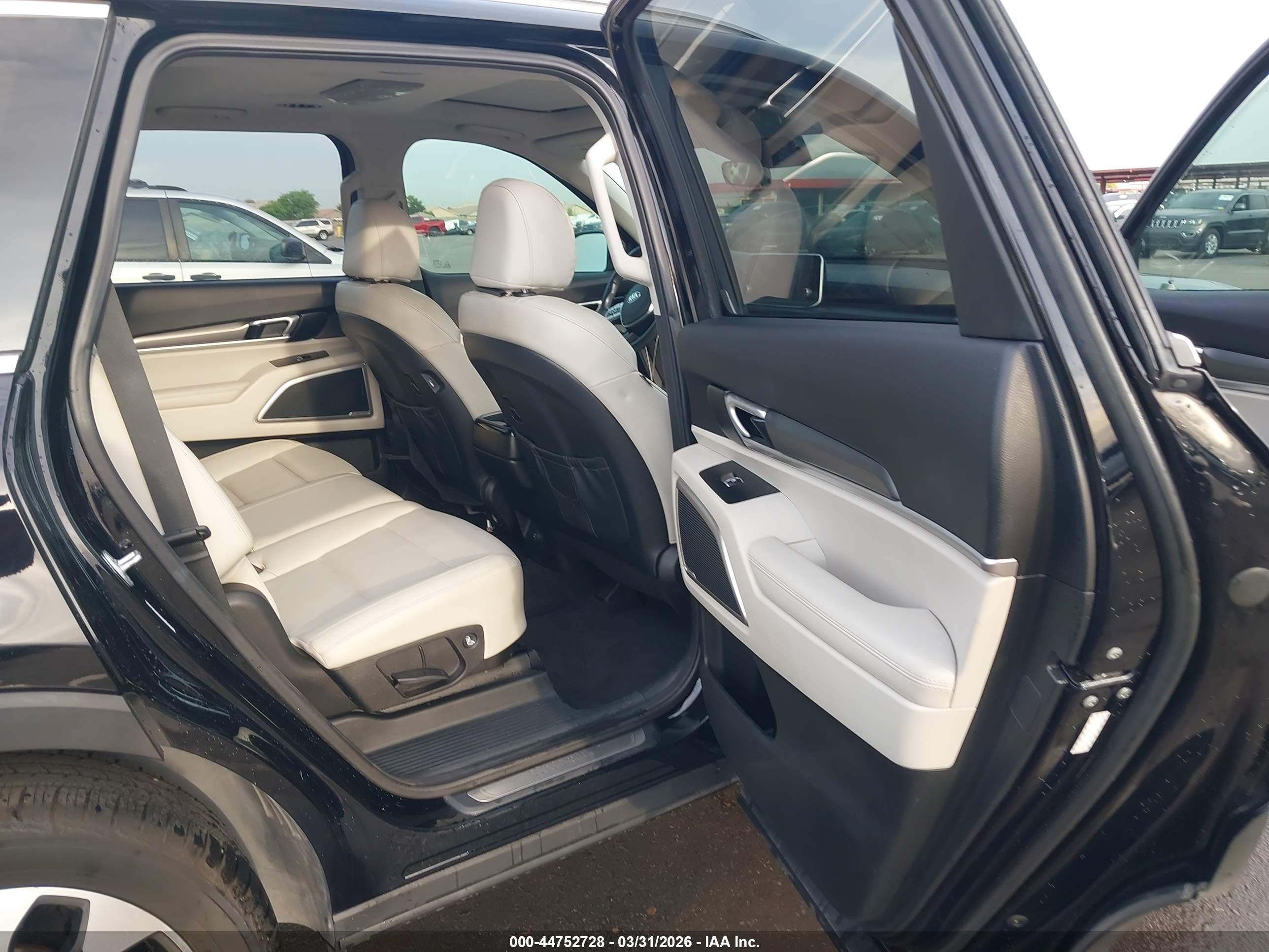 KIA TELLURIDE image 8