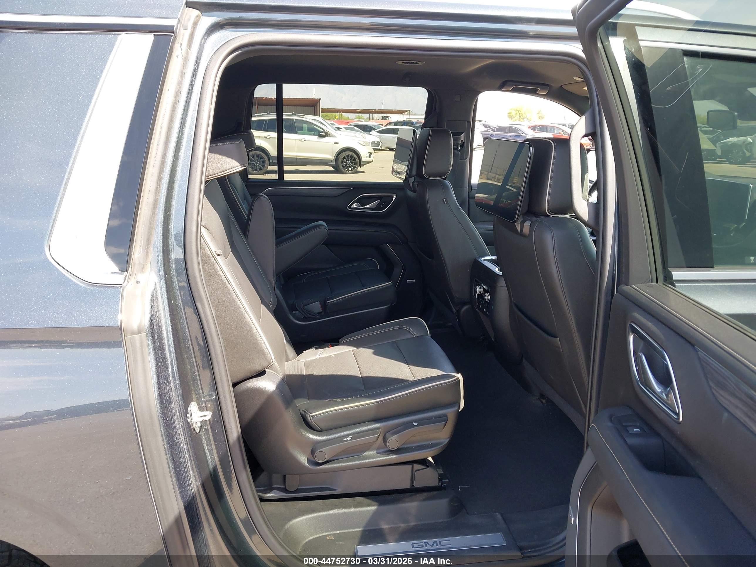 GMC YUKON image 8