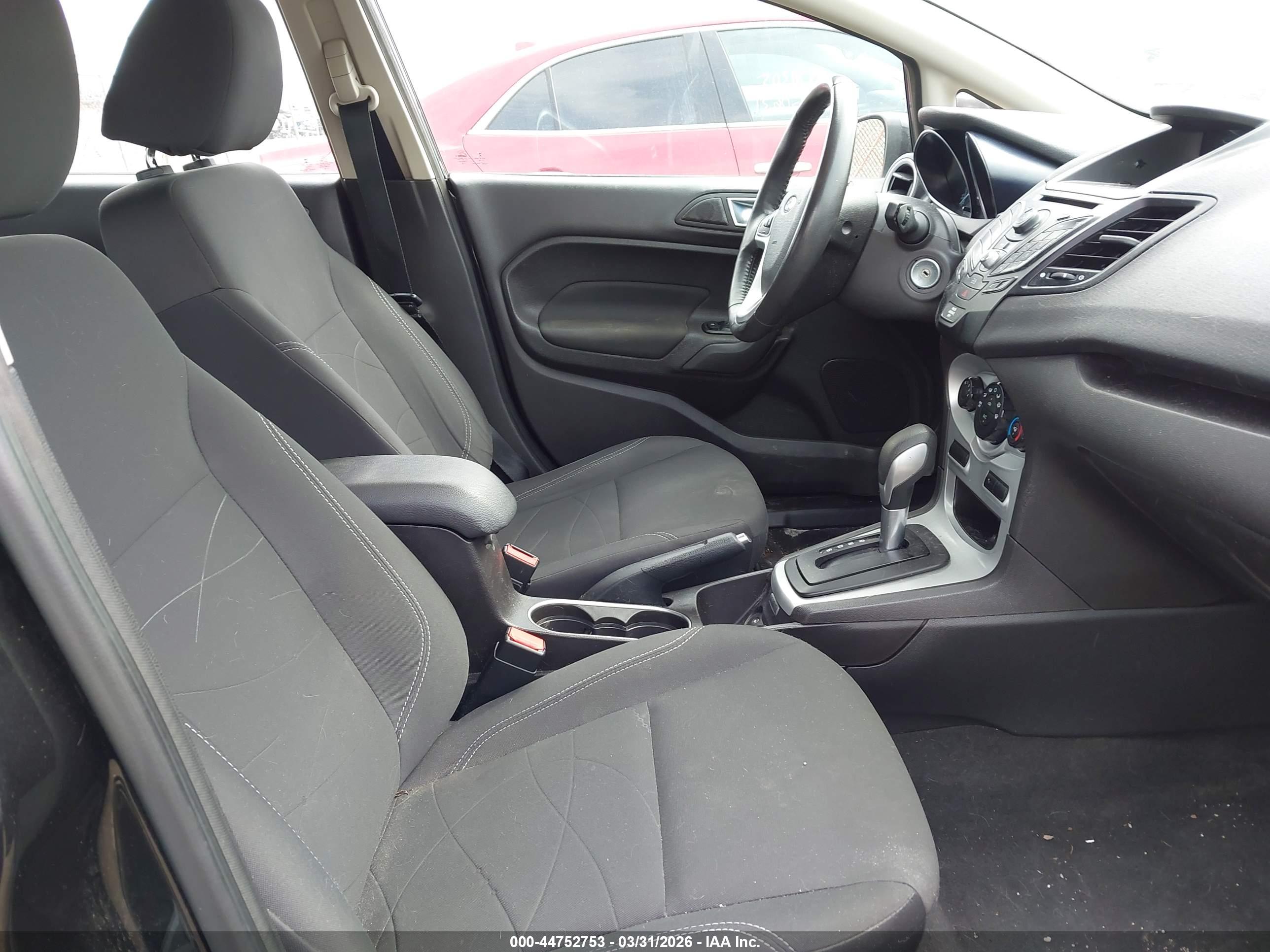 FORD FIESTA image 5