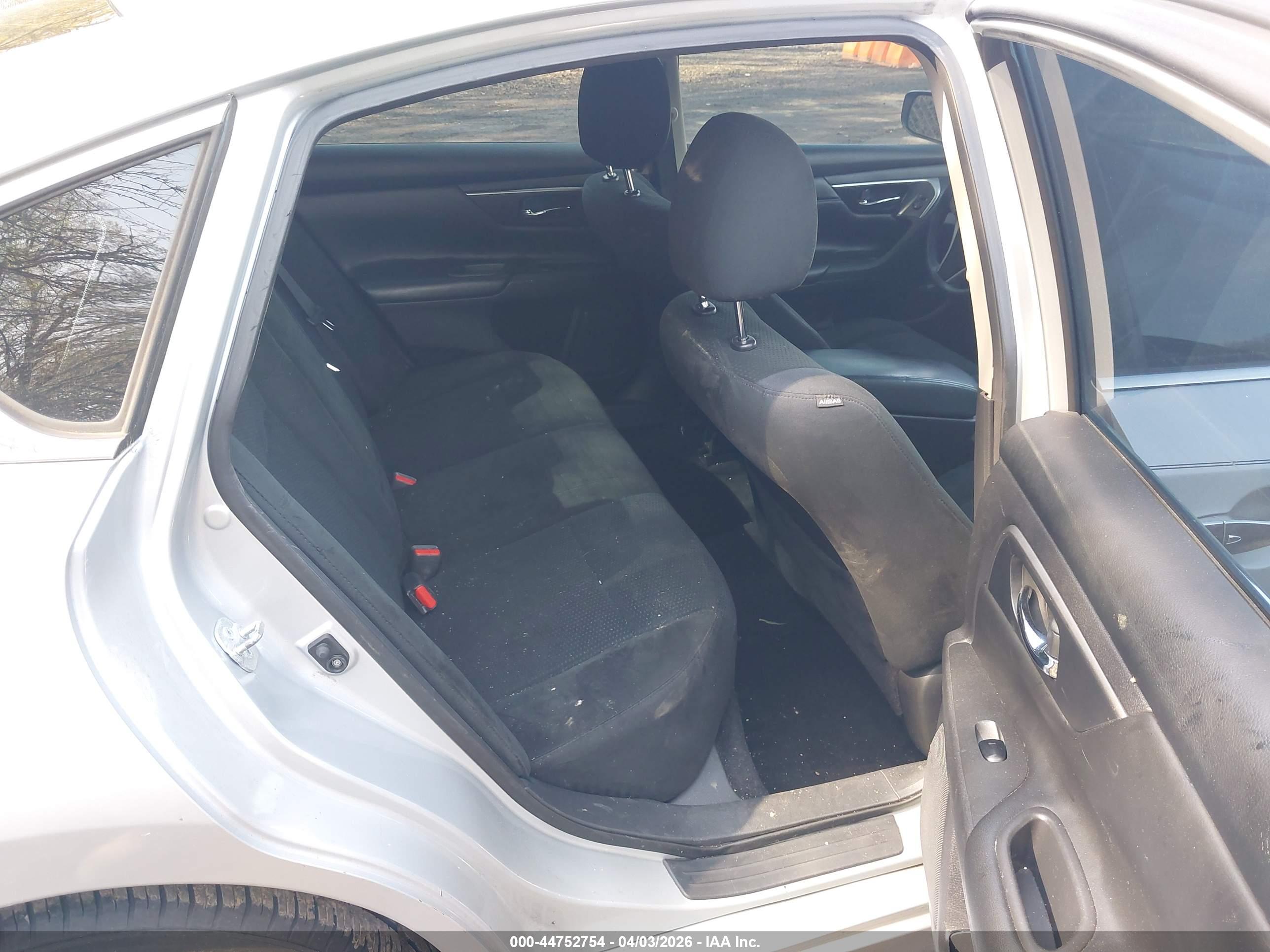 NISSAN ALTIMA image 8