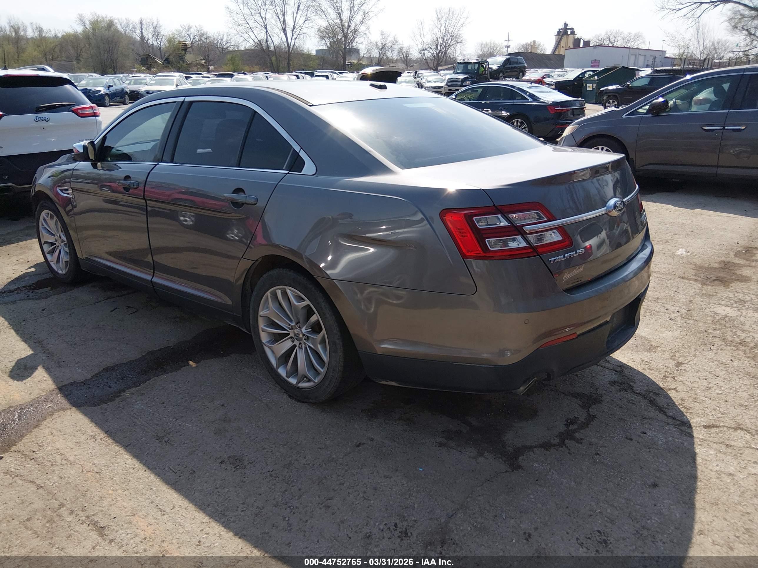 FORD TAURUS image 3