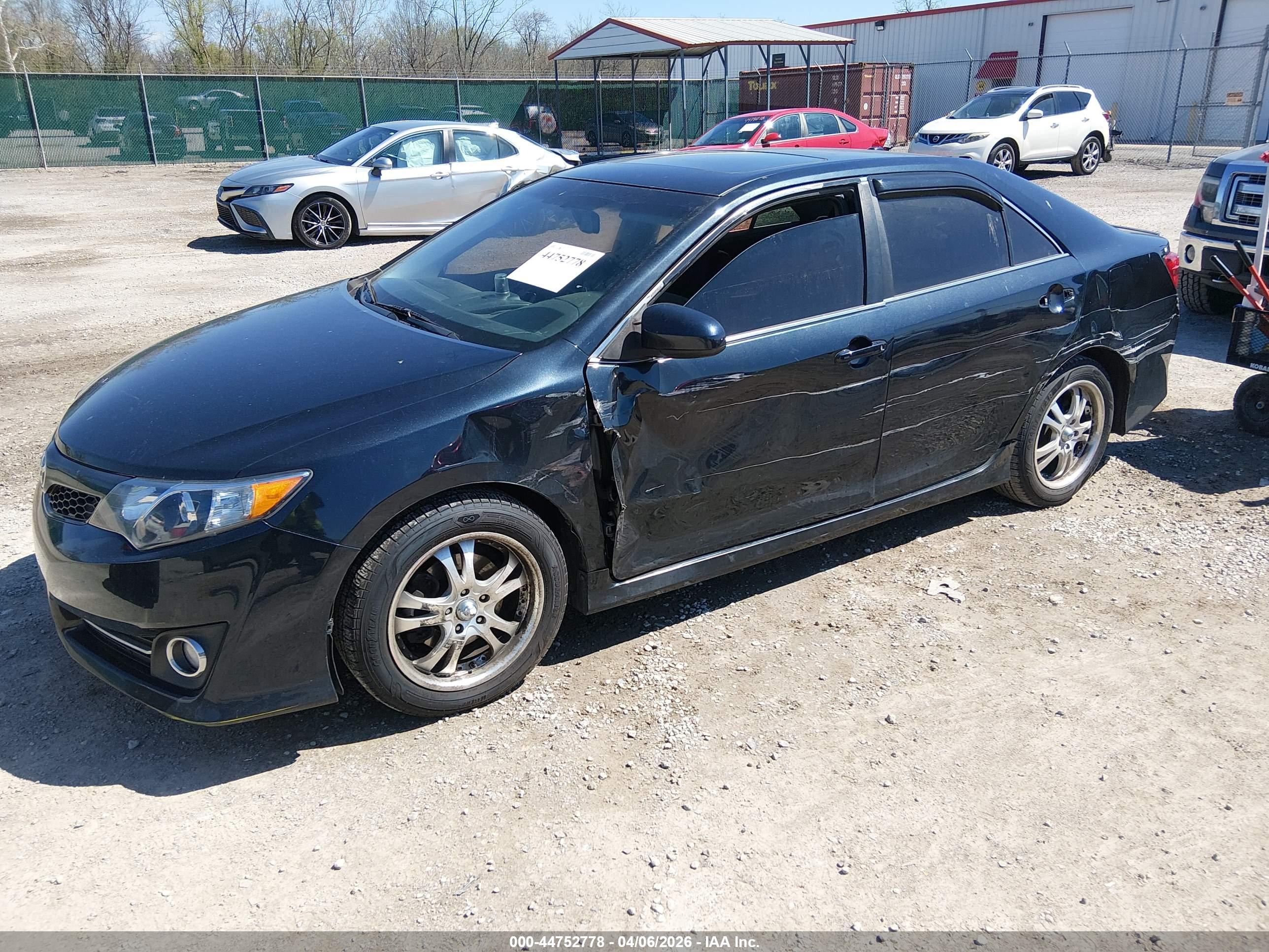TOYOTA CAMRY image 2