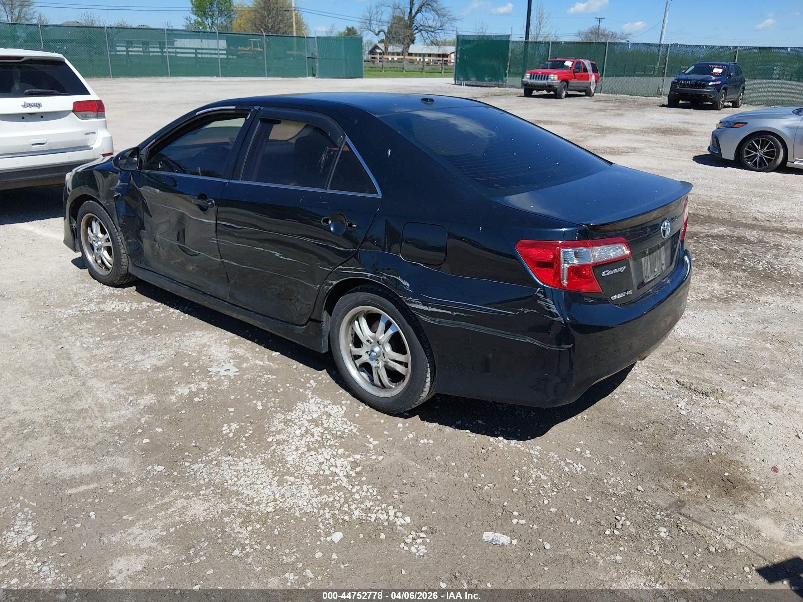TOYOTA CAMRY image 3