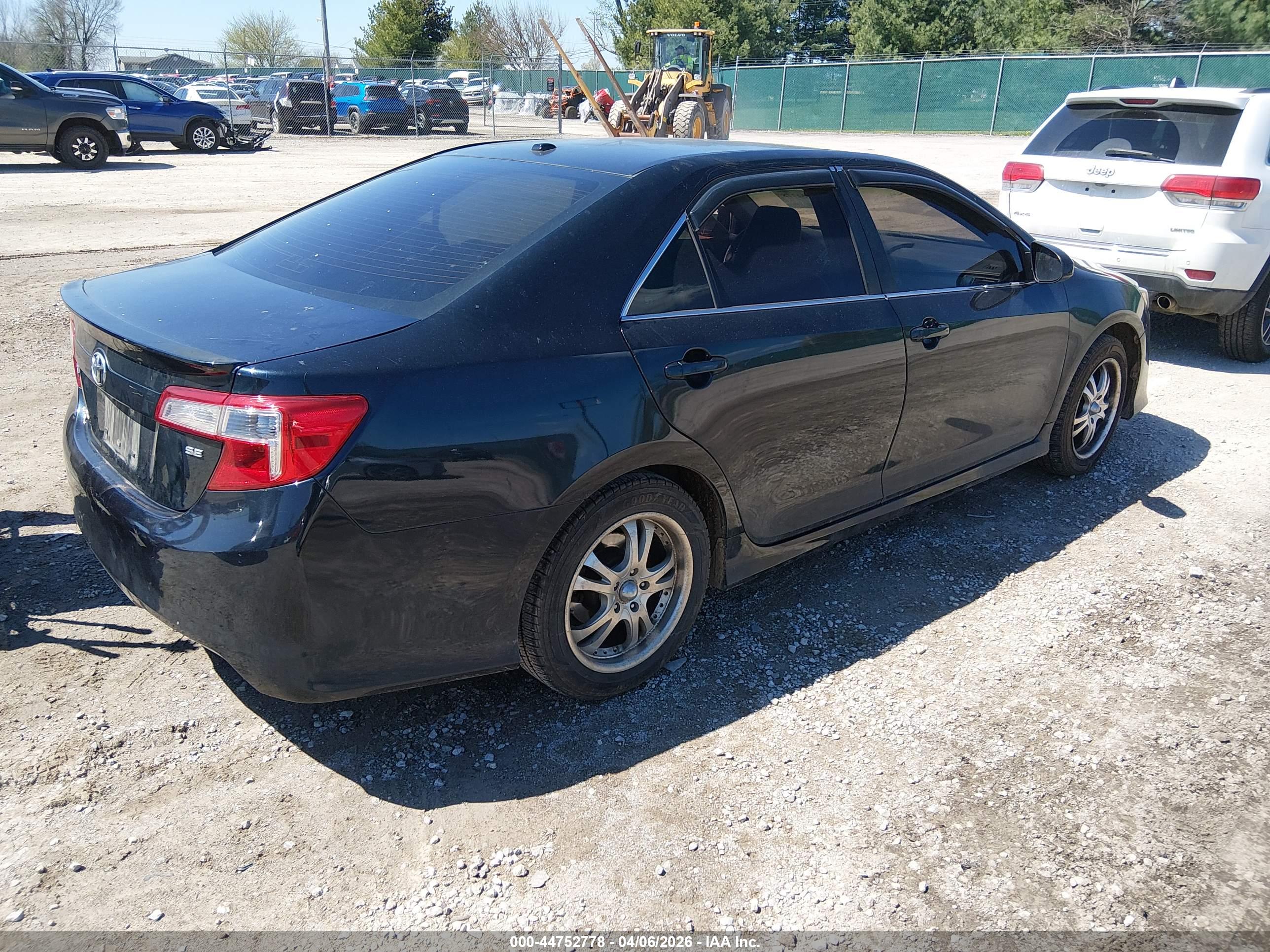 TOYOTA CAMRY image 4