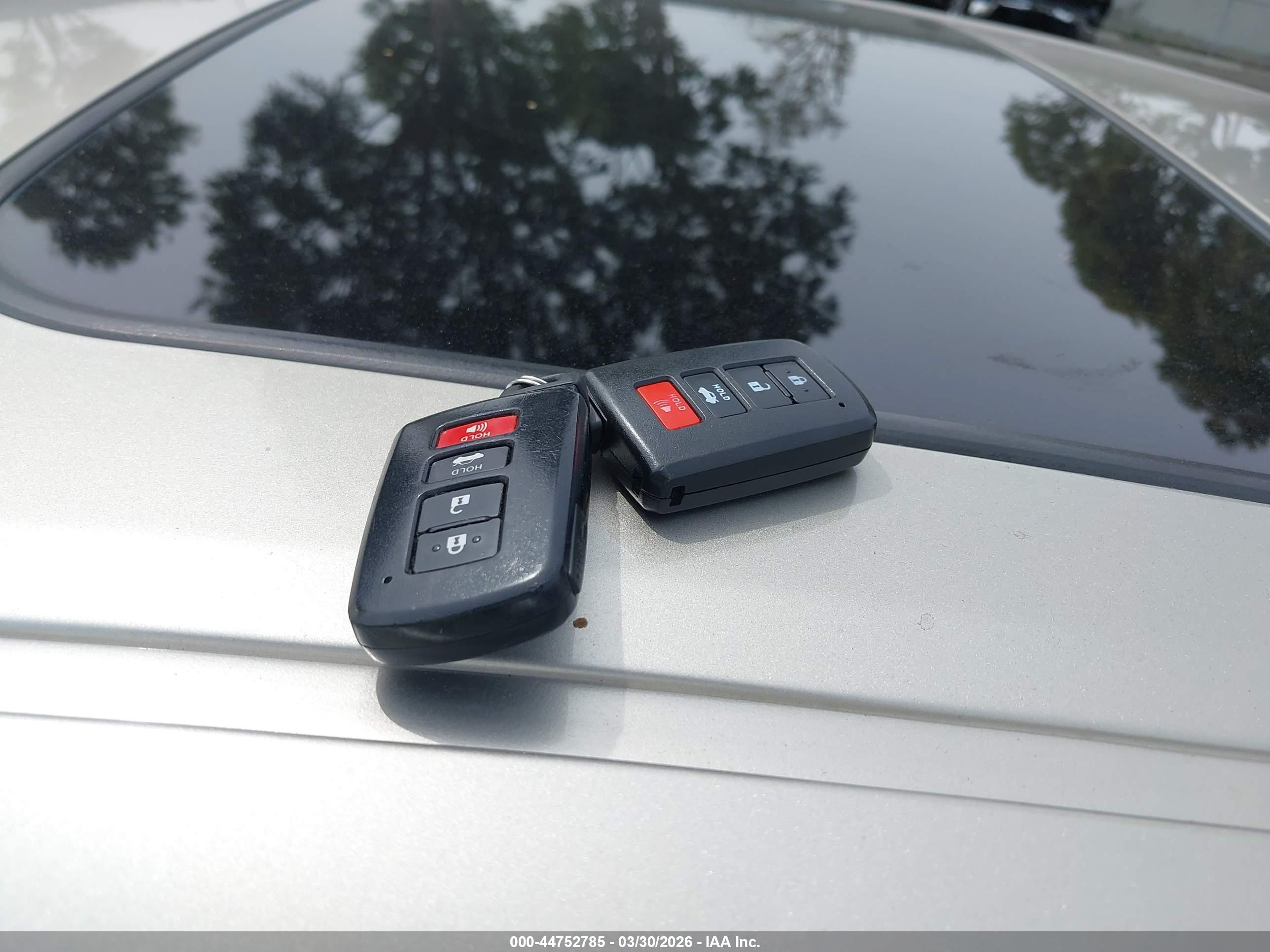 TOYOTA AVALON image 11