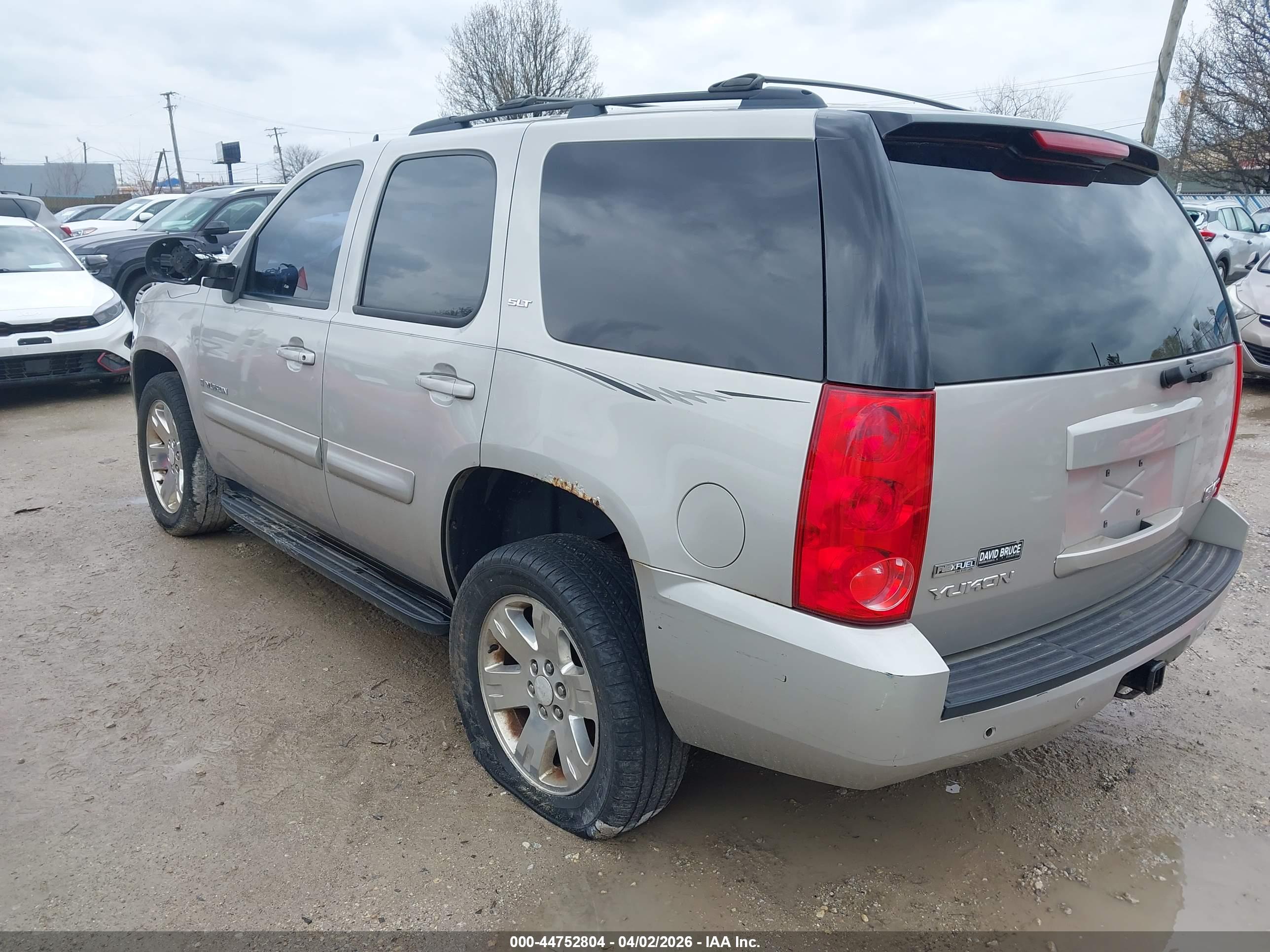 GMC YUKON image 3