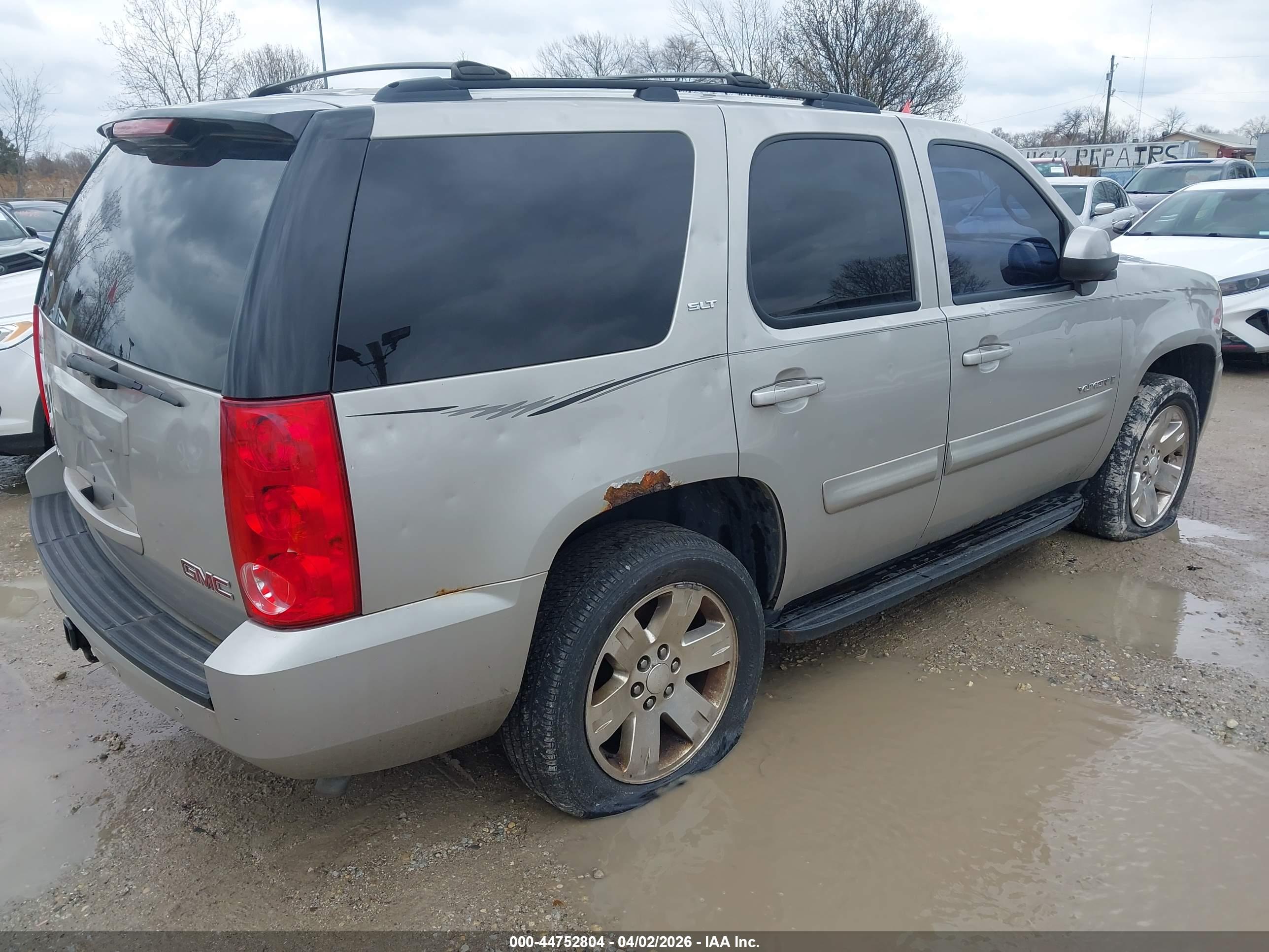 GMC YUKON image 4
