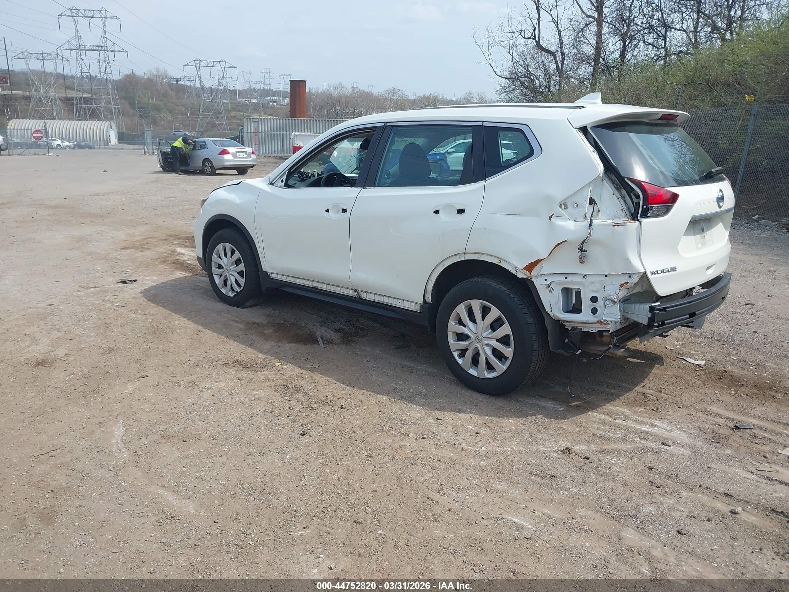 NISSAN ROGUE image 3