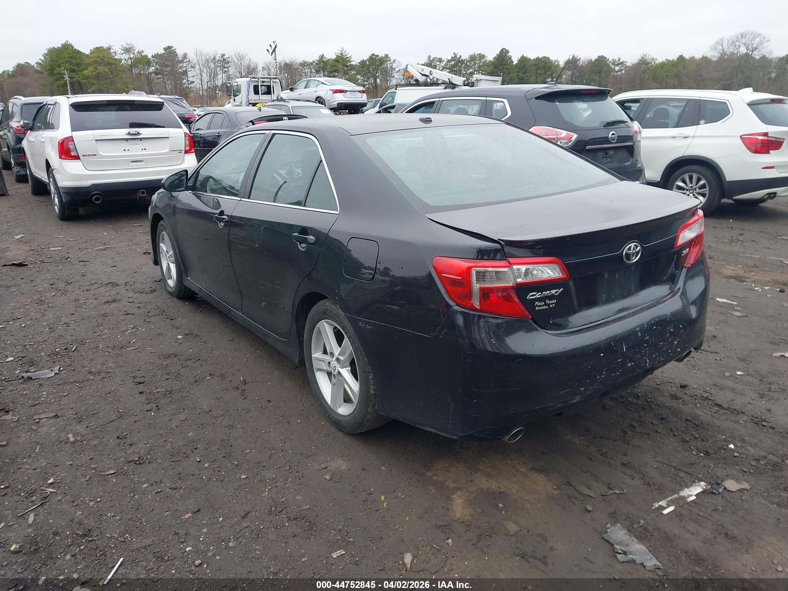 TOYOTA CAMRY image 3