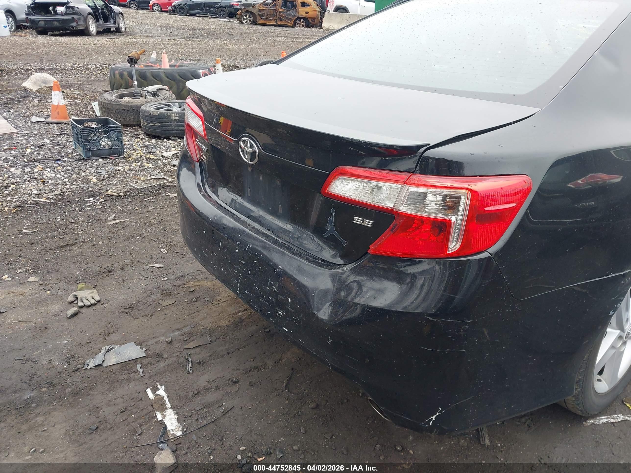 TOYOTA CAMRY image 6
