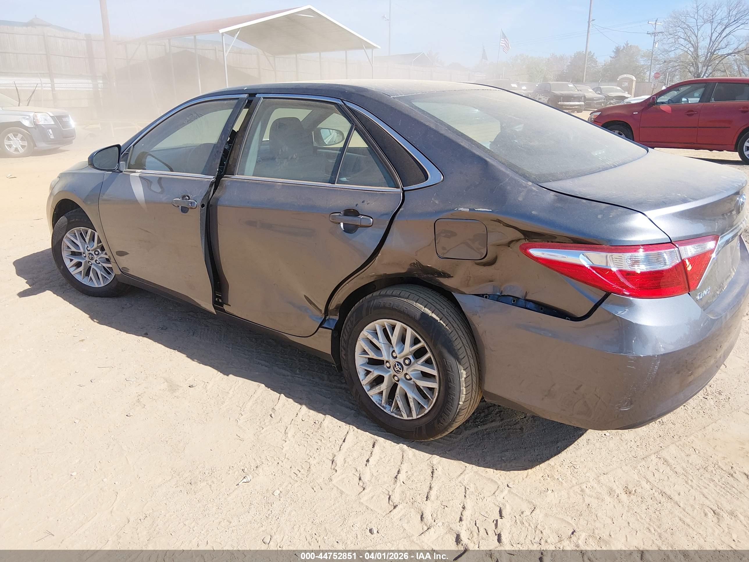 TOYOTA CAMRY image 3