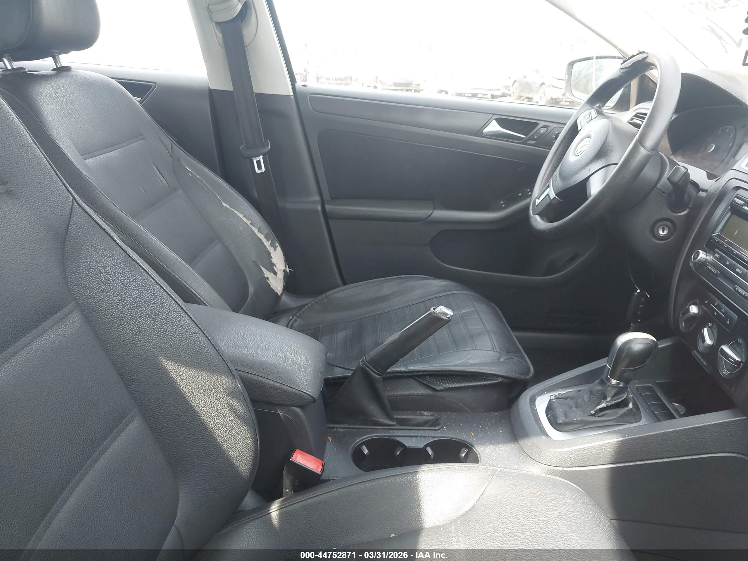 VOLKSWAGEN JETTA image 5