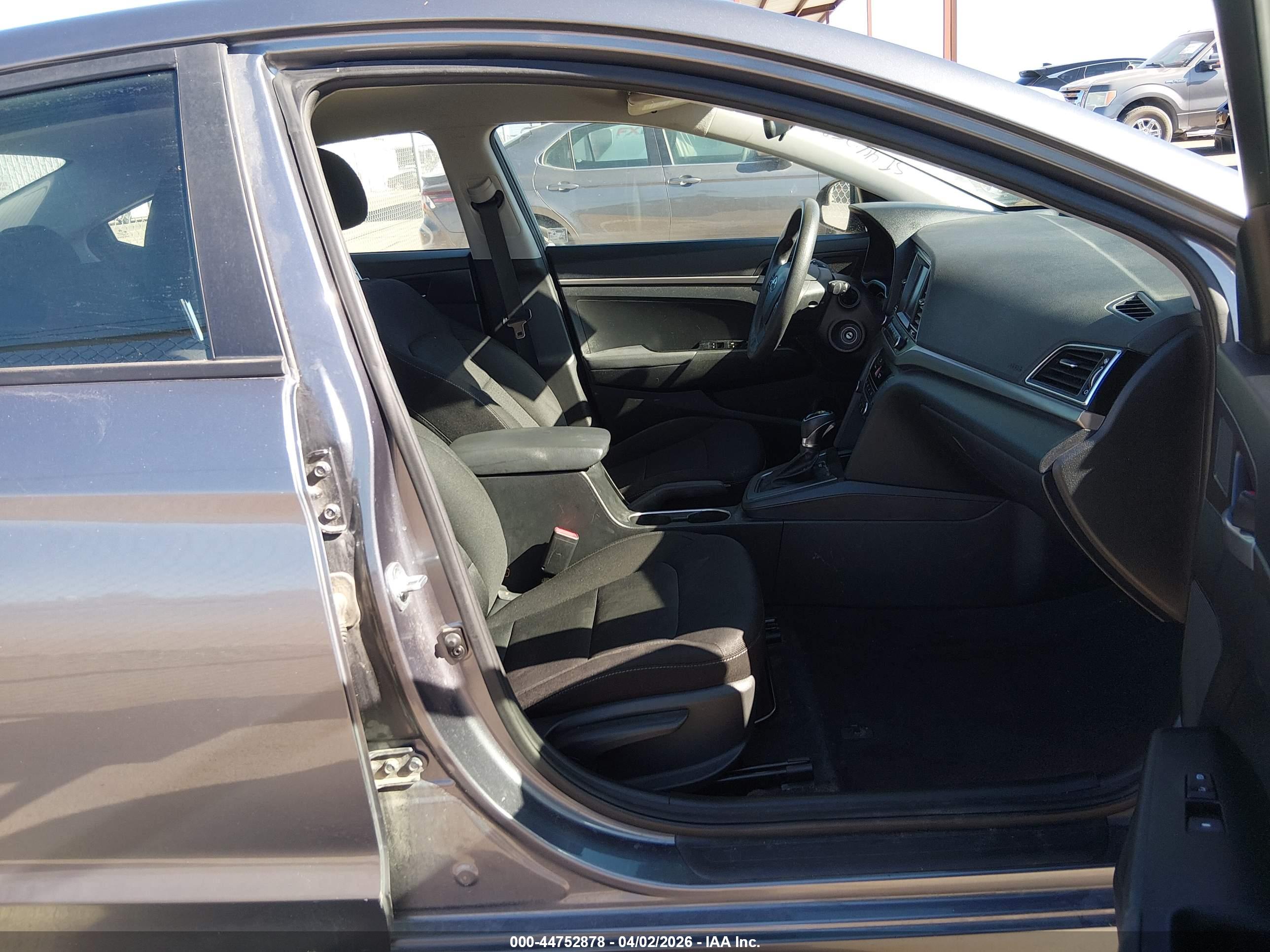 HYUNDAI ELANTRA image 5