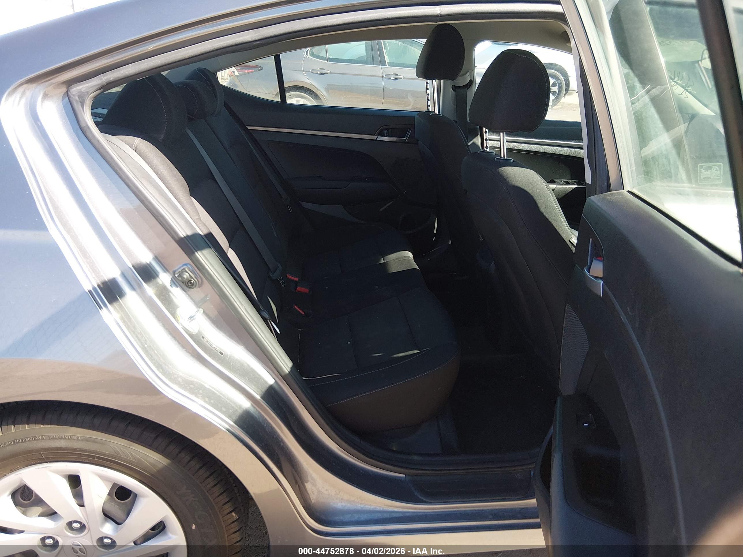 HYUNDAI ELANTRA image 8