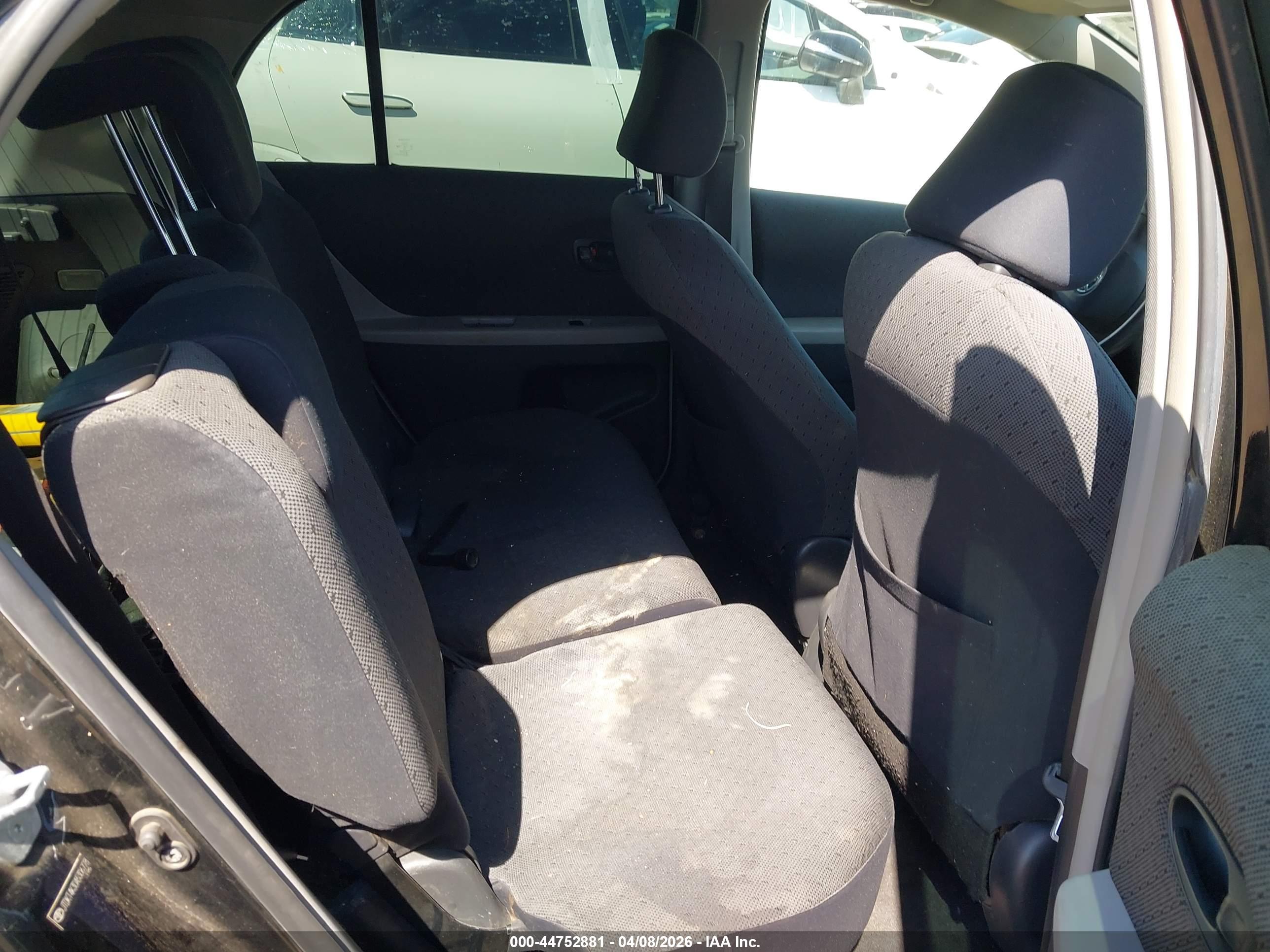 TOYOTA YARIS image 8