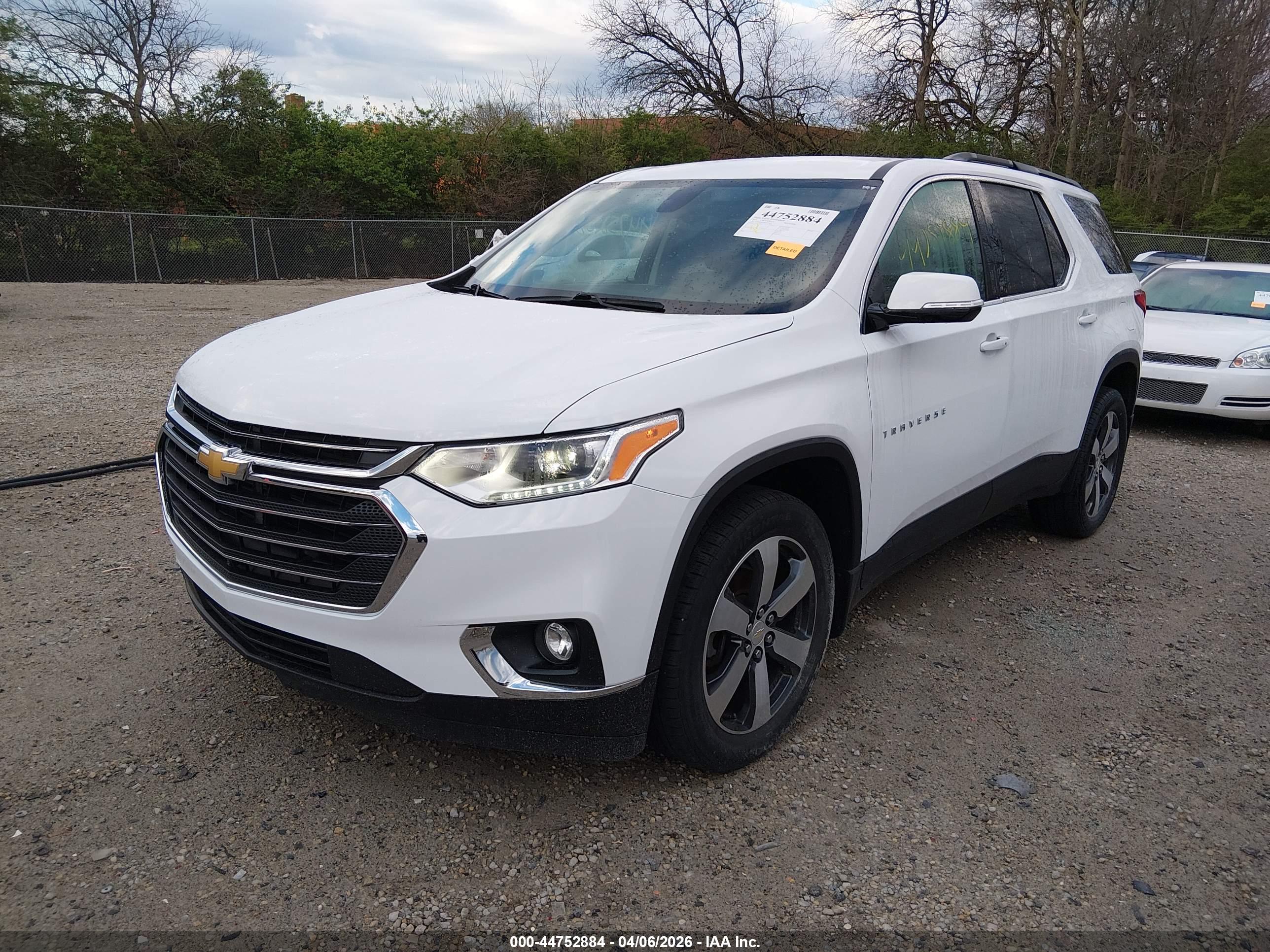 CHEVROLET TRAVERSE image 2