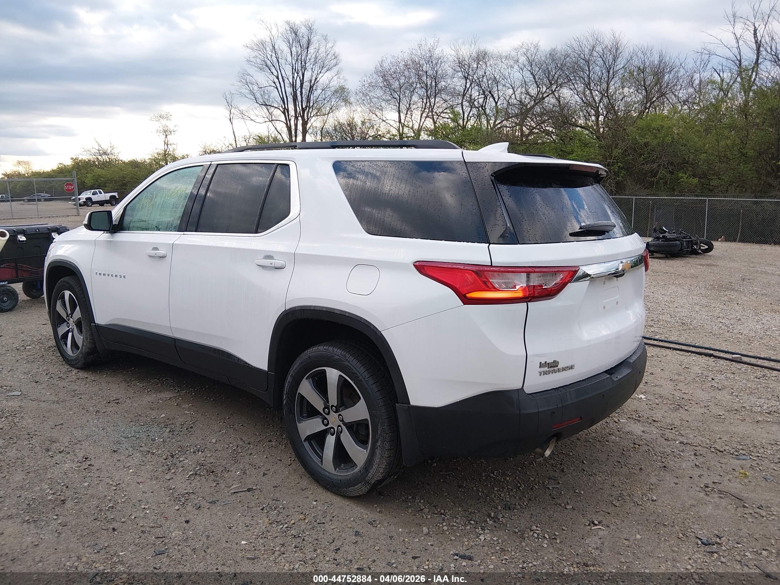 CHEVROLET TRAVERSE image 3