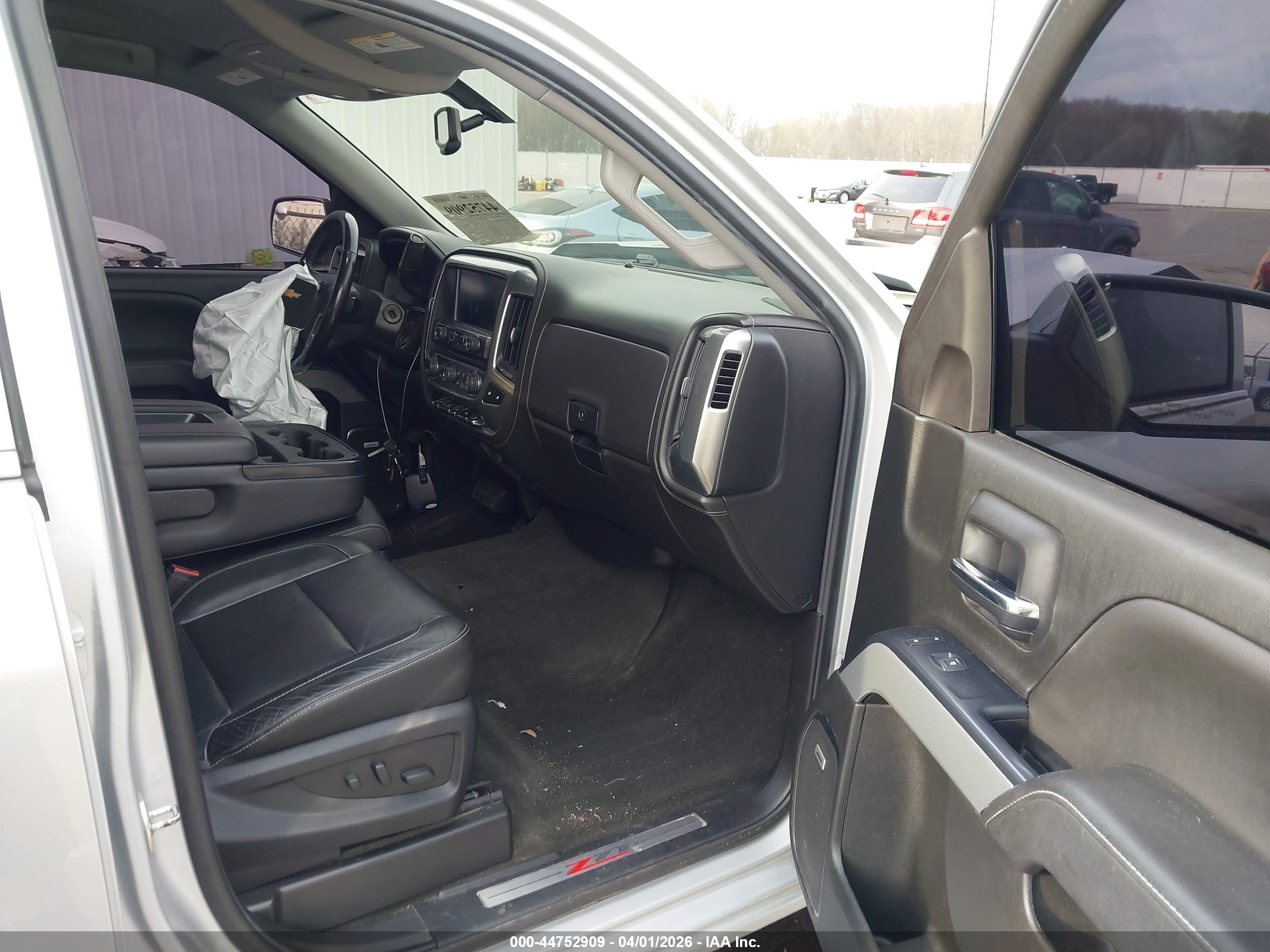 CHEVROLET SILVERADO image 5