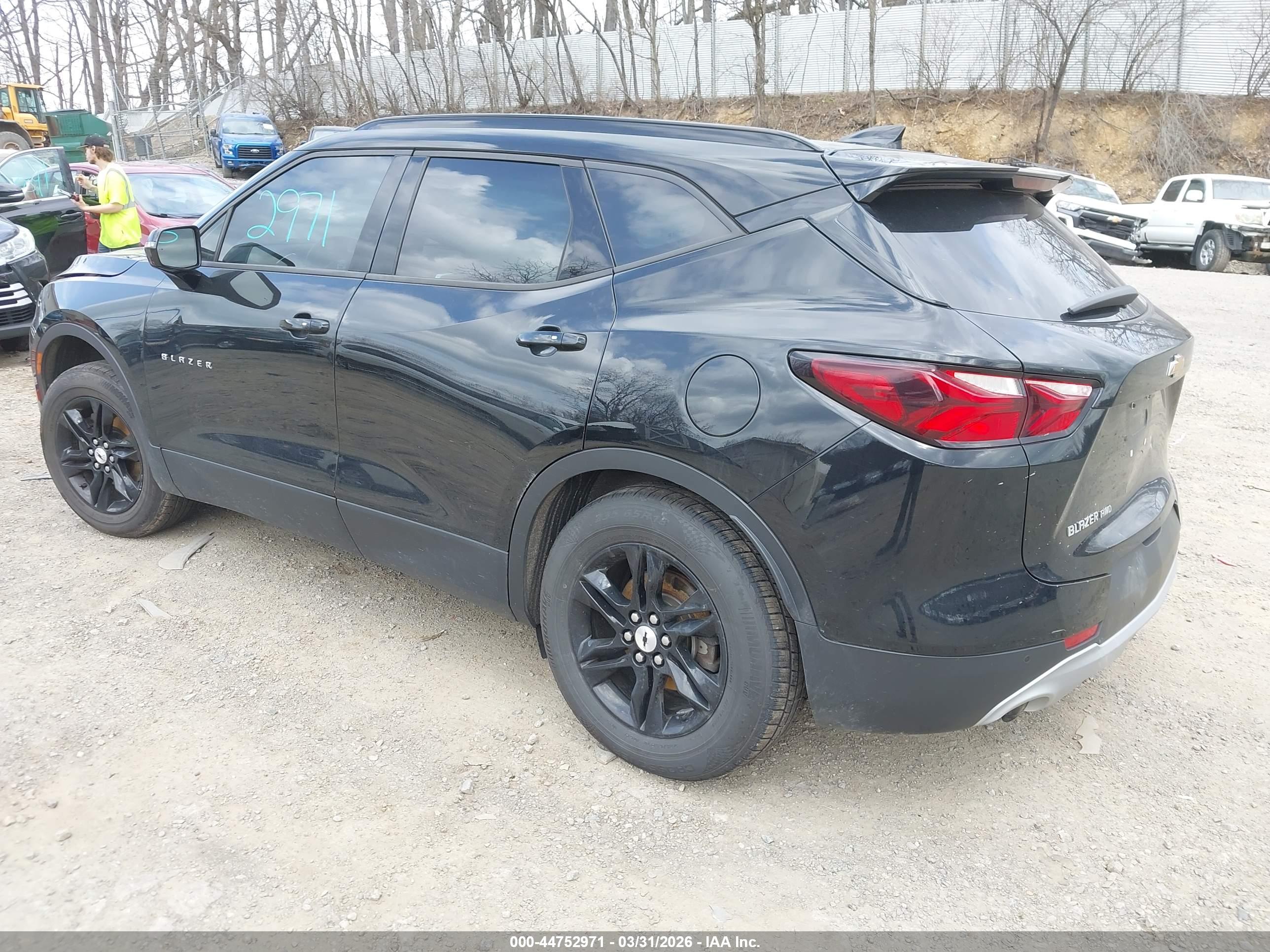 CHEVROLET BLAZER image 3