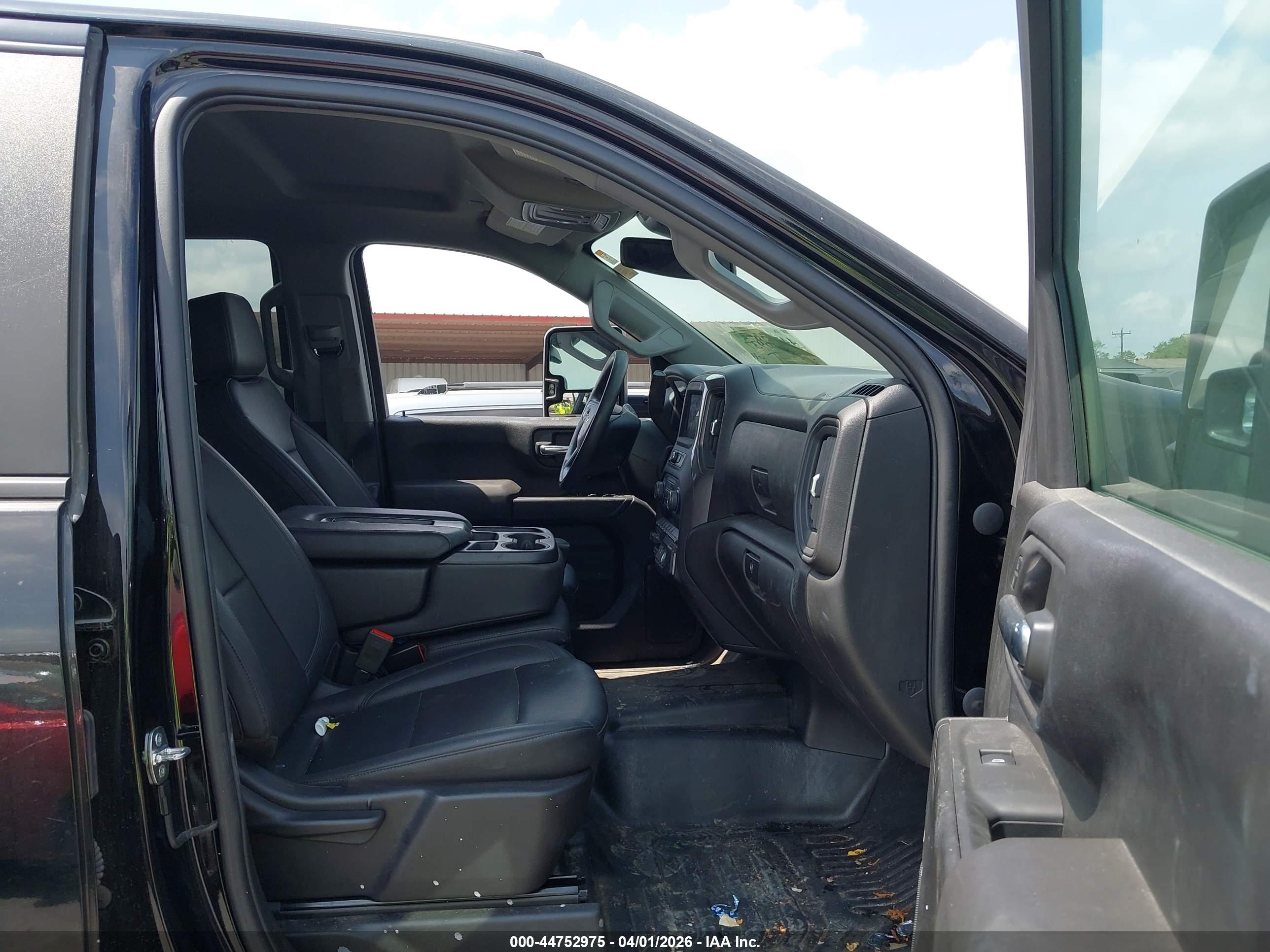 CHEVROLET SILVERADO image 7