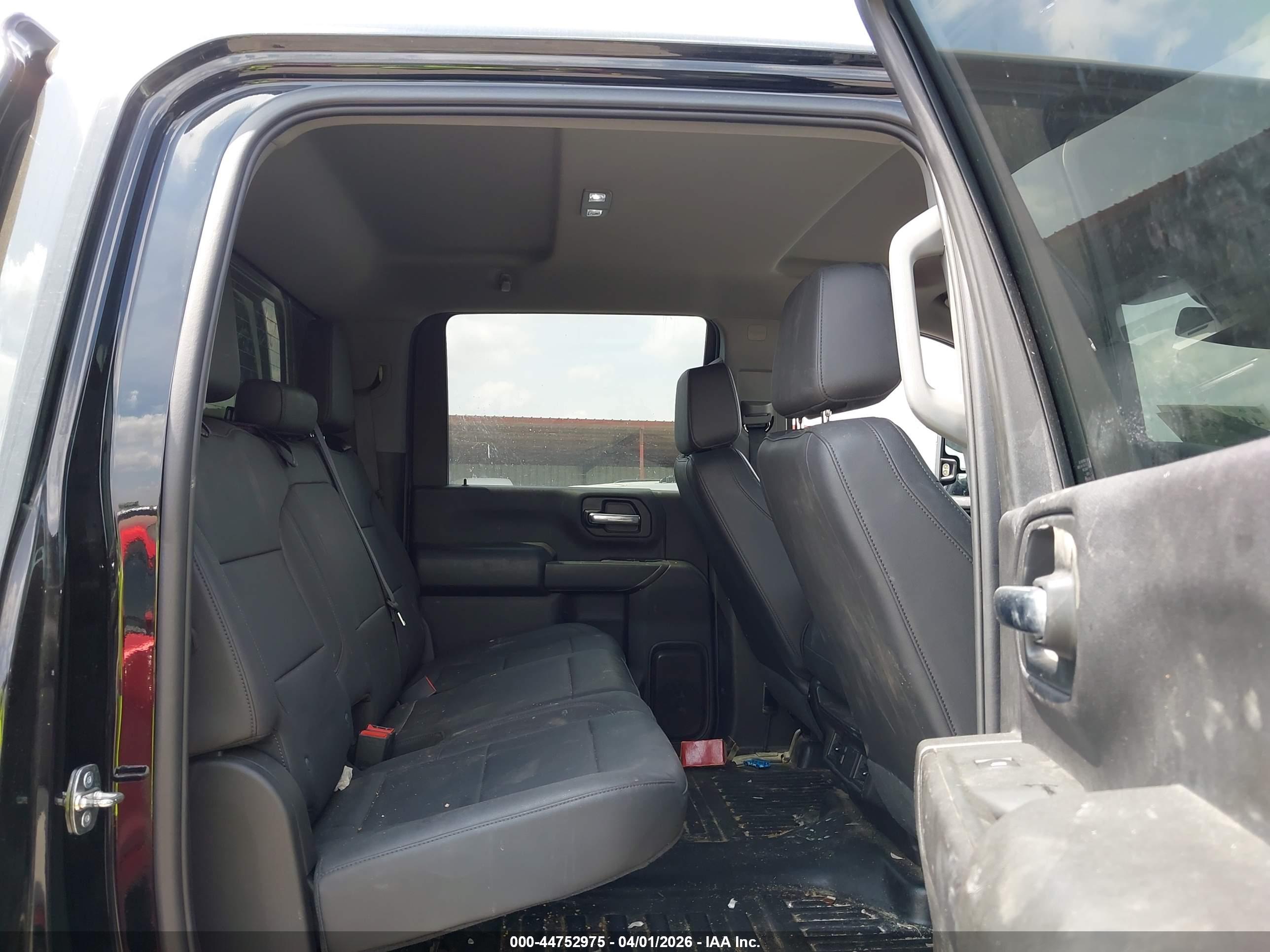 CHEVROLET SILVERADO image 8