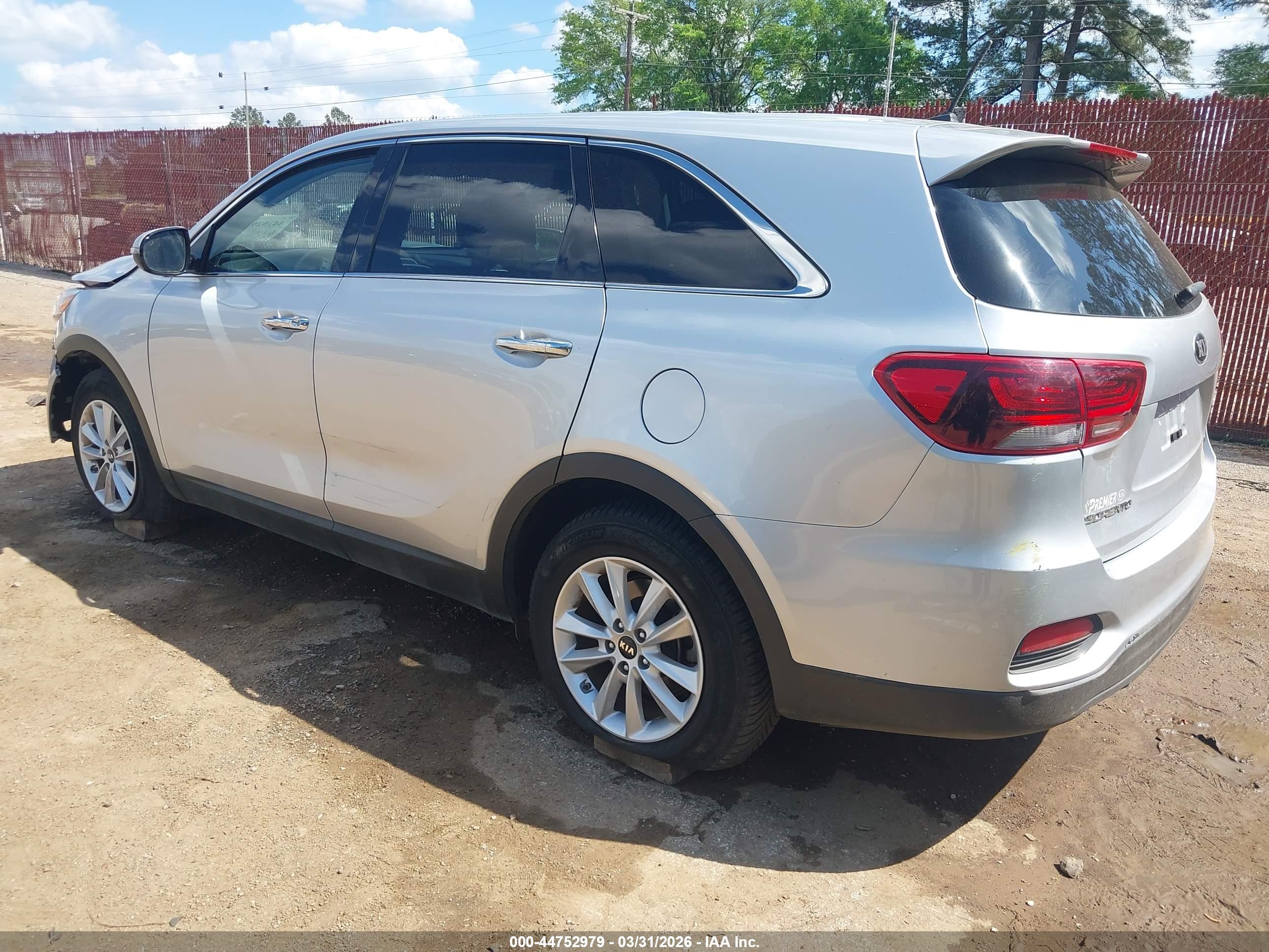 KIA SORENTO image 3