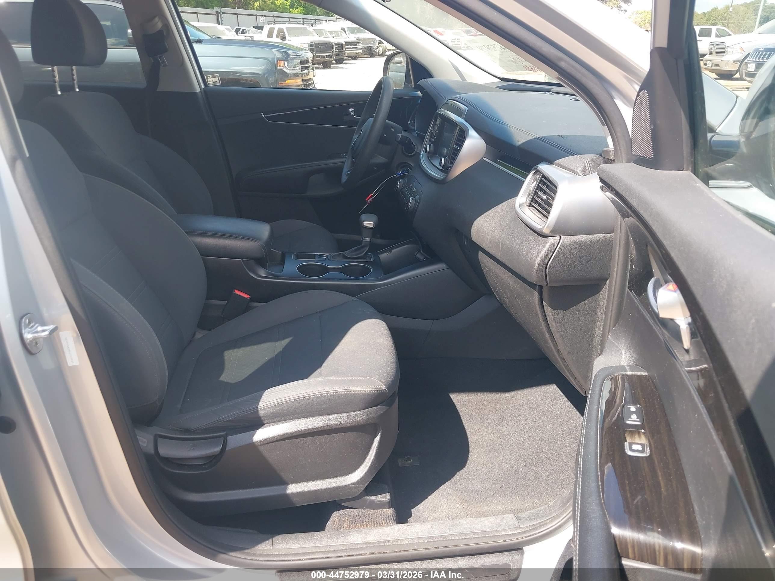 KIA SORENTO image 5