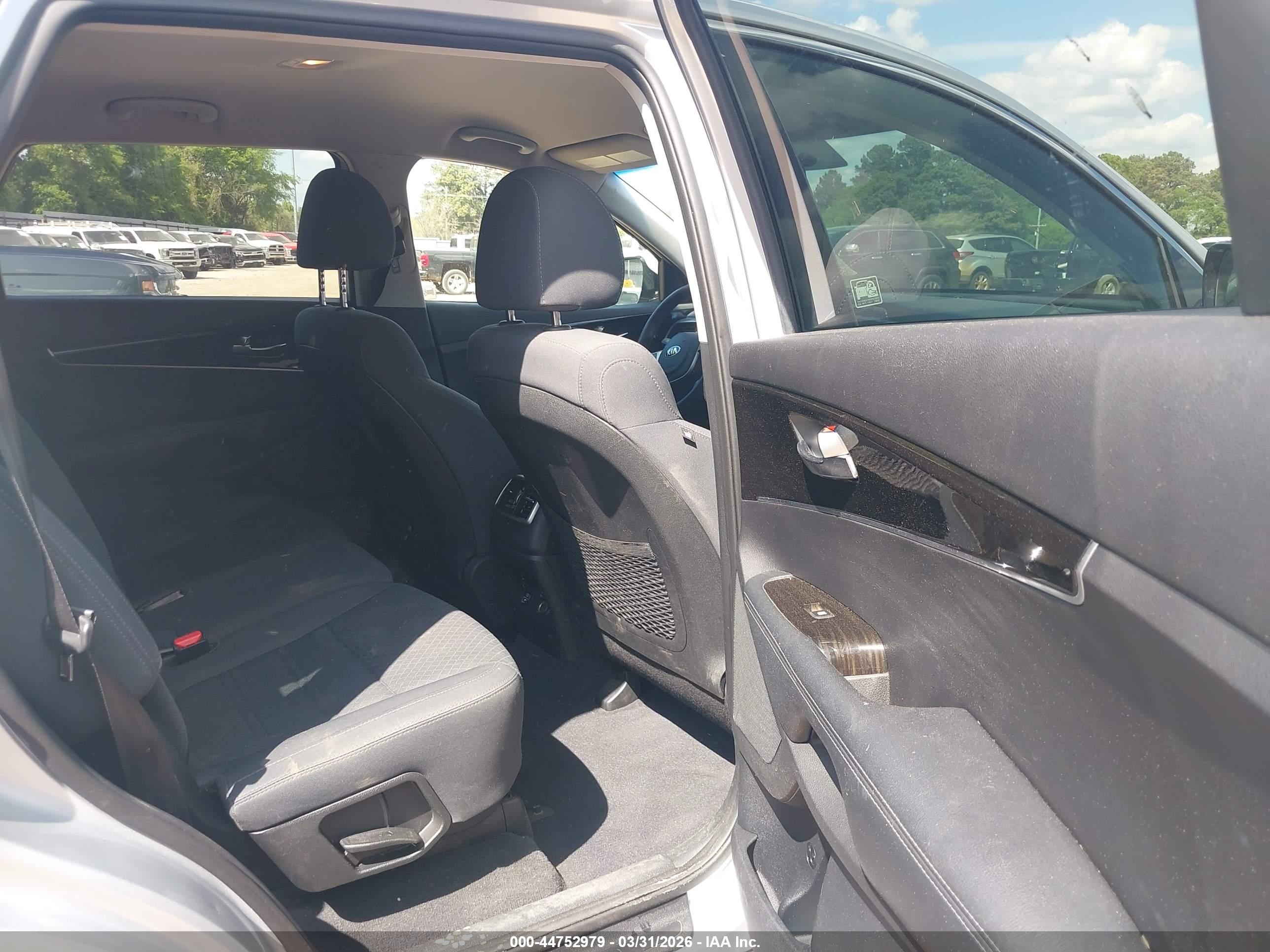 KIA SORENTO image 8