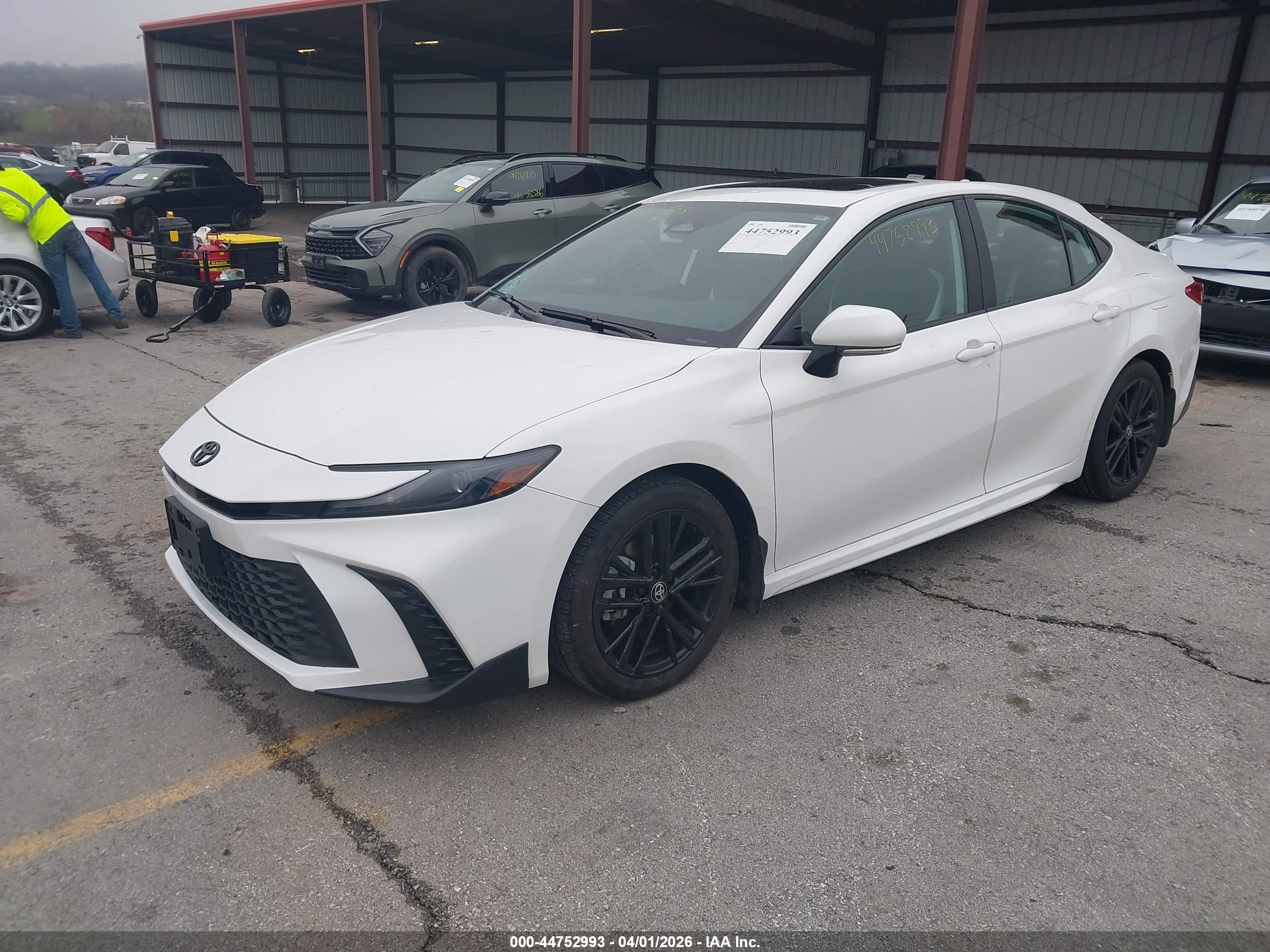 TOYOTA CAMRY image 2