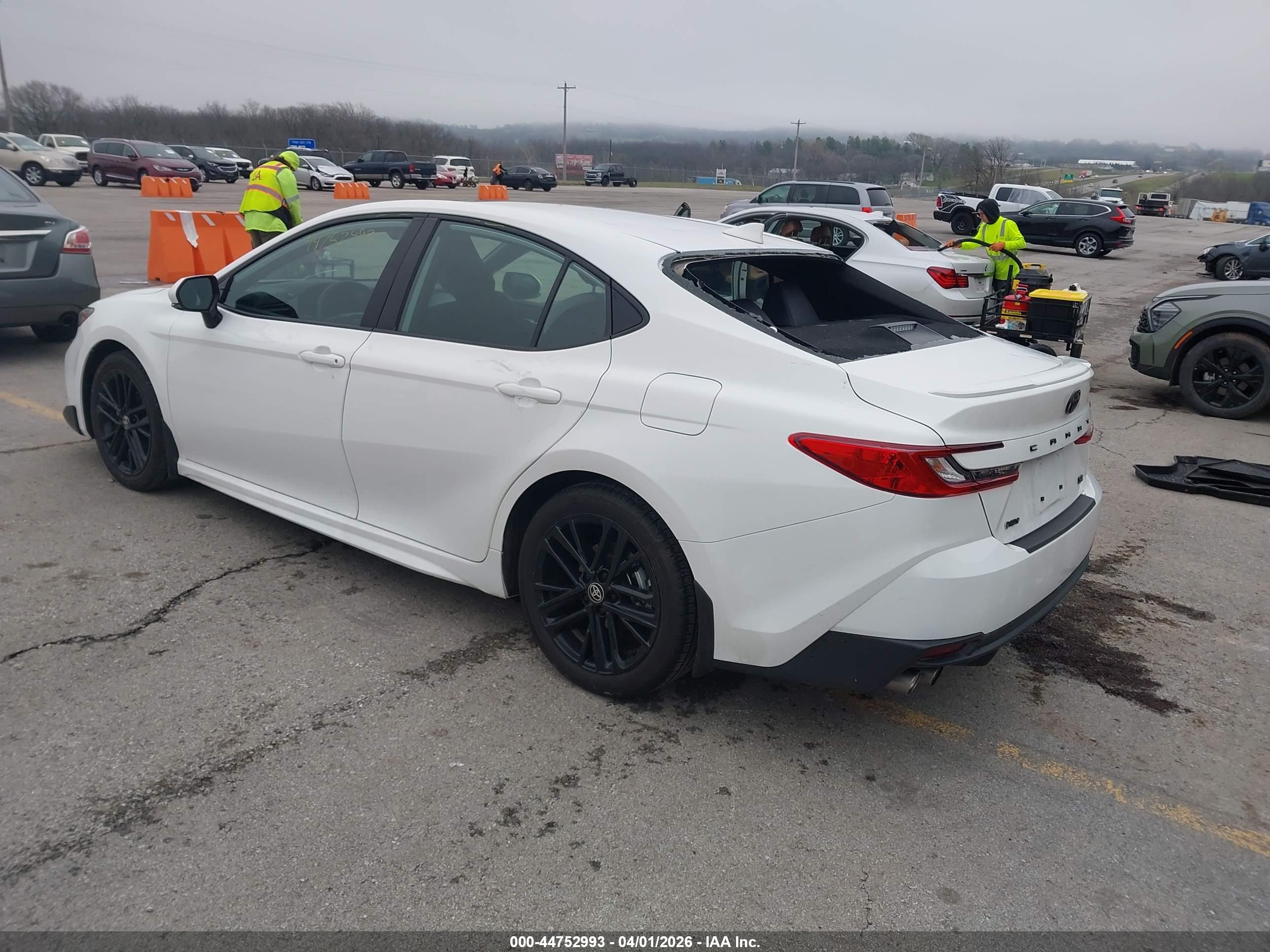 TOYOTA CAMRY image 3