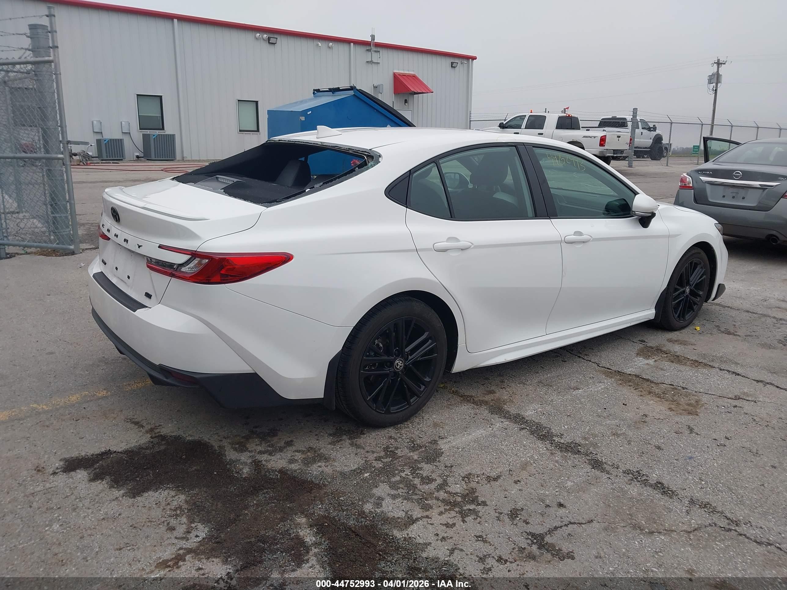 TOYOTA CAMRY image 4