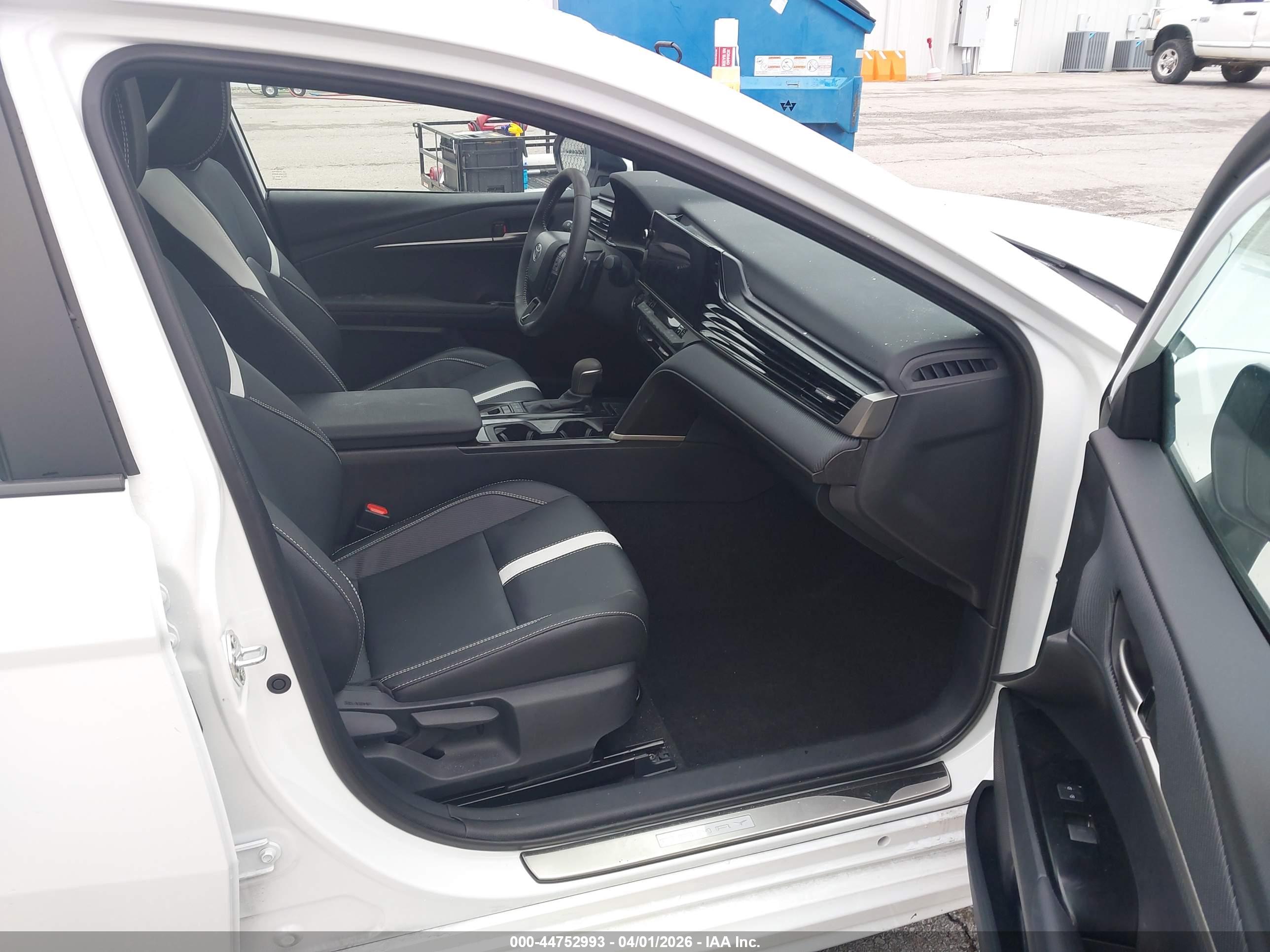 TOYOTA CAMRY image 5