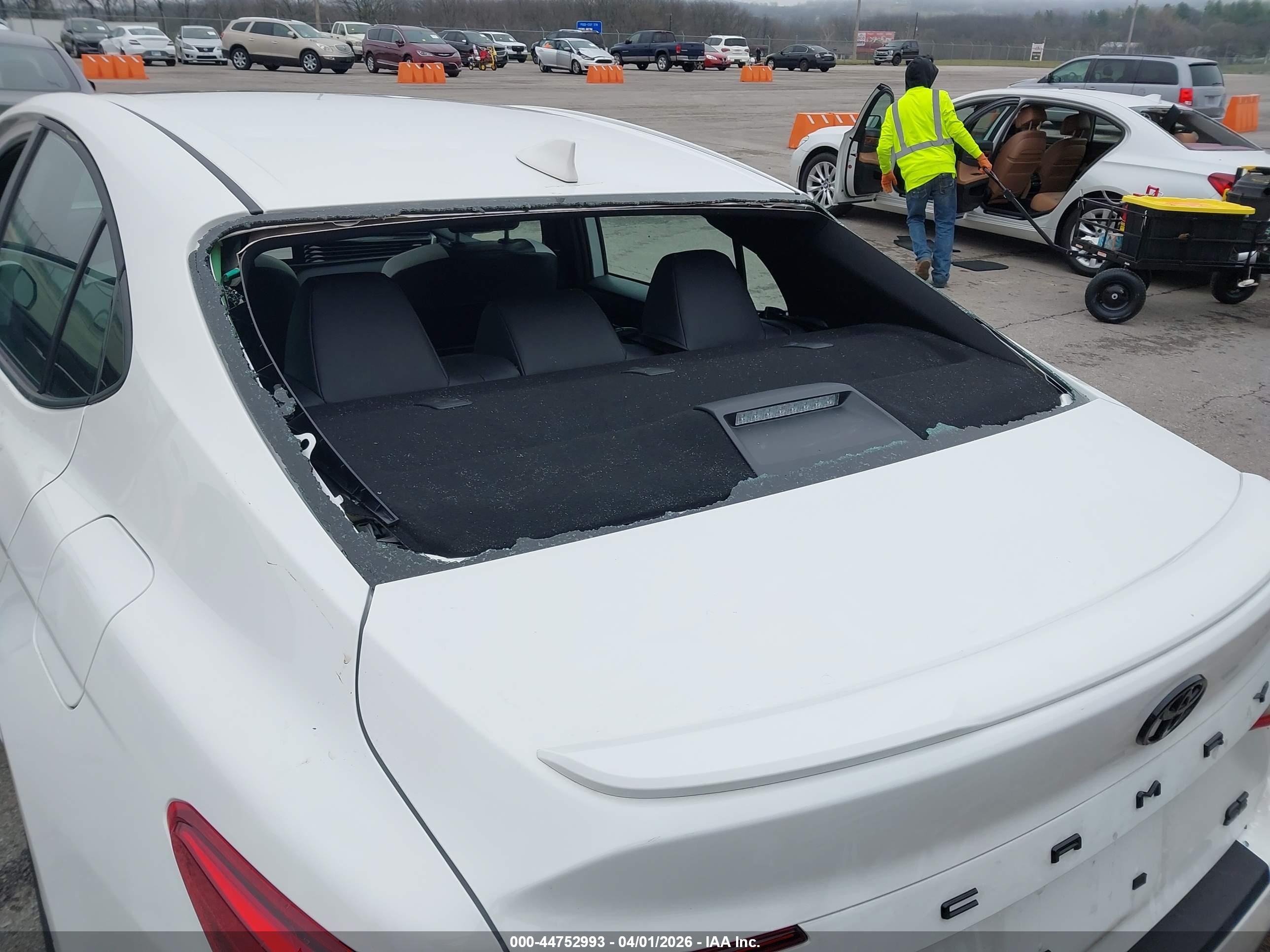 TOYOTA CAMRY image 6