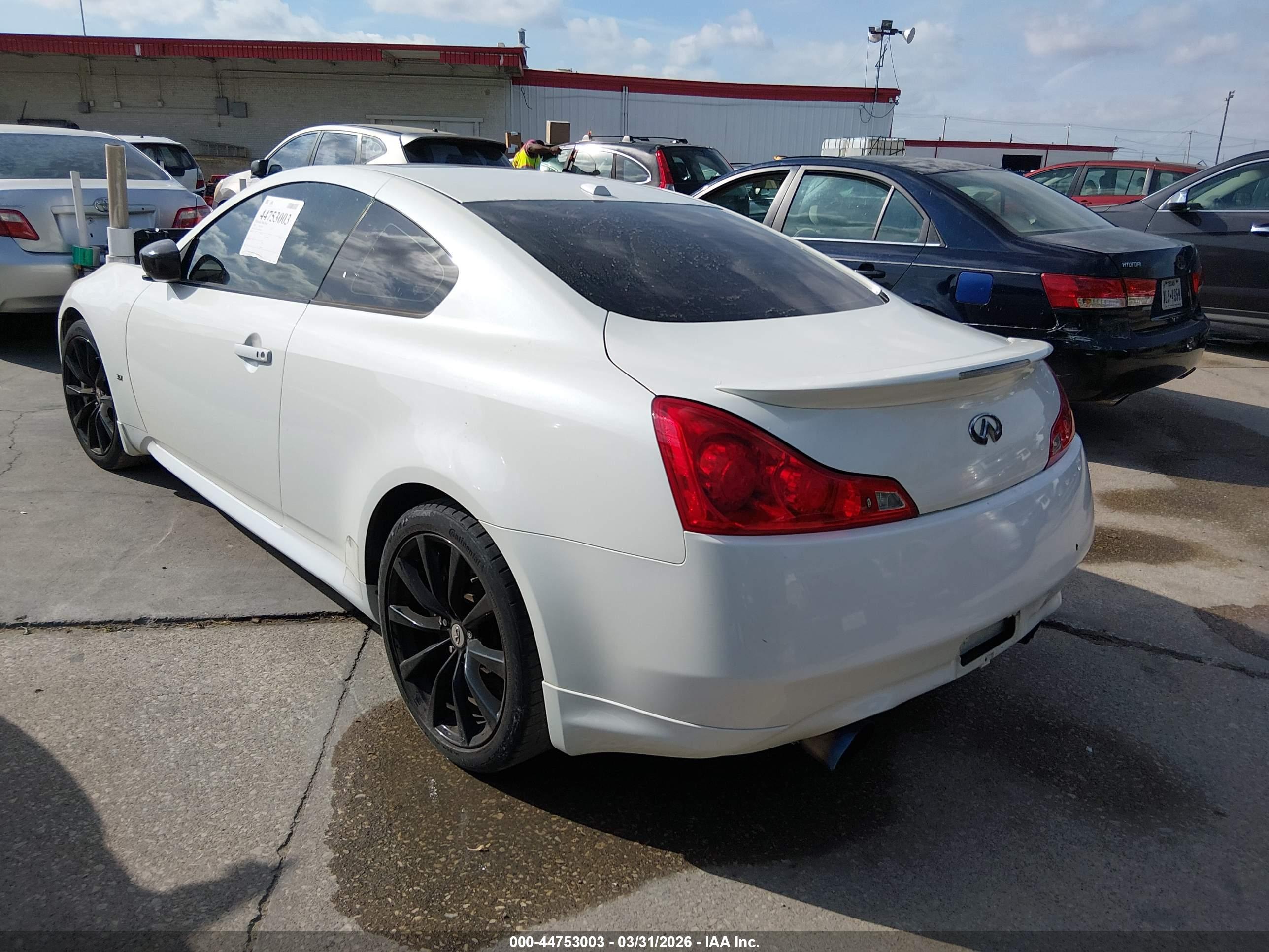 INFINITI G37 image 3