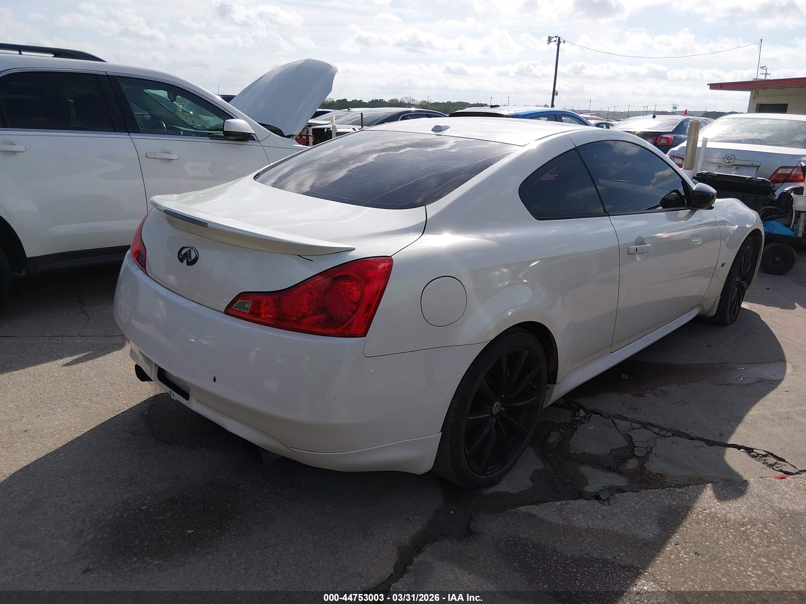 INFINITI G37 image 4