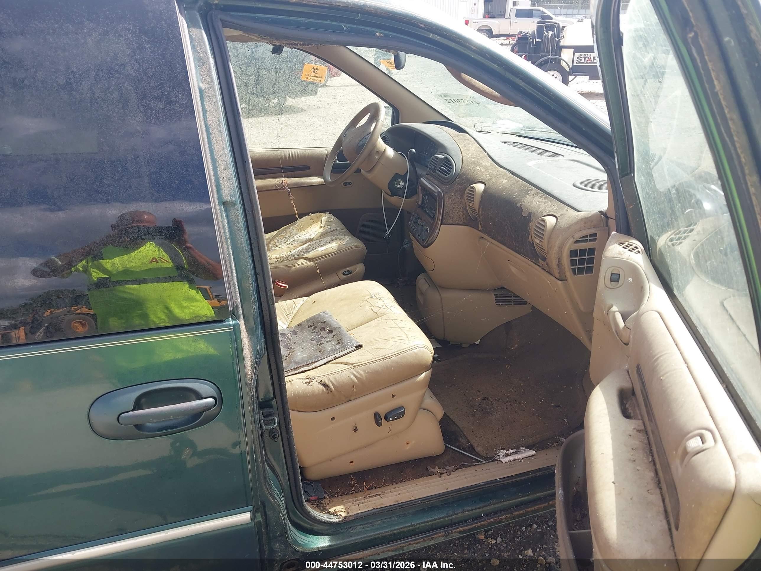 CHRYSLER TOWN image 5