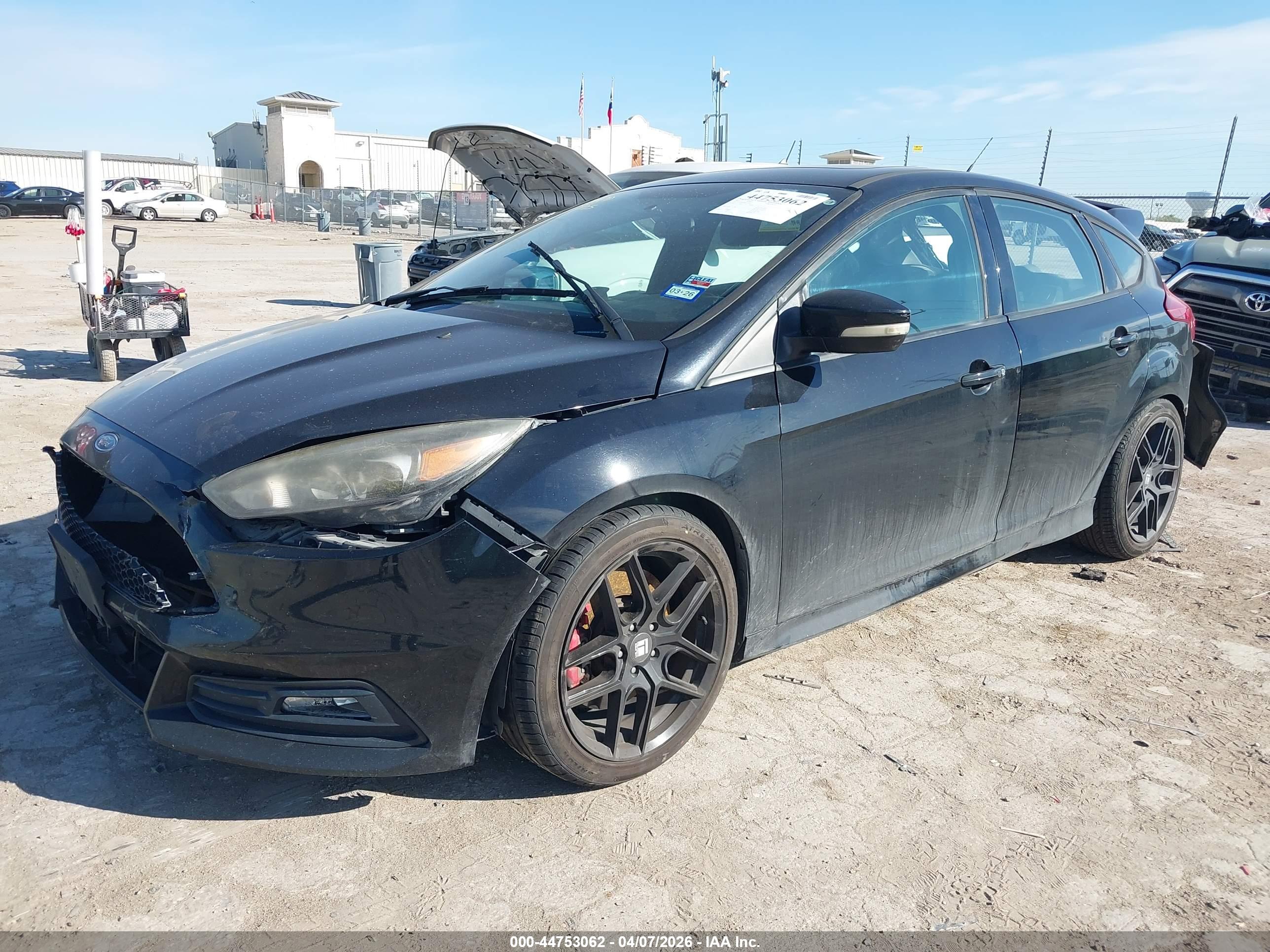 FORD FOCUS image 2
