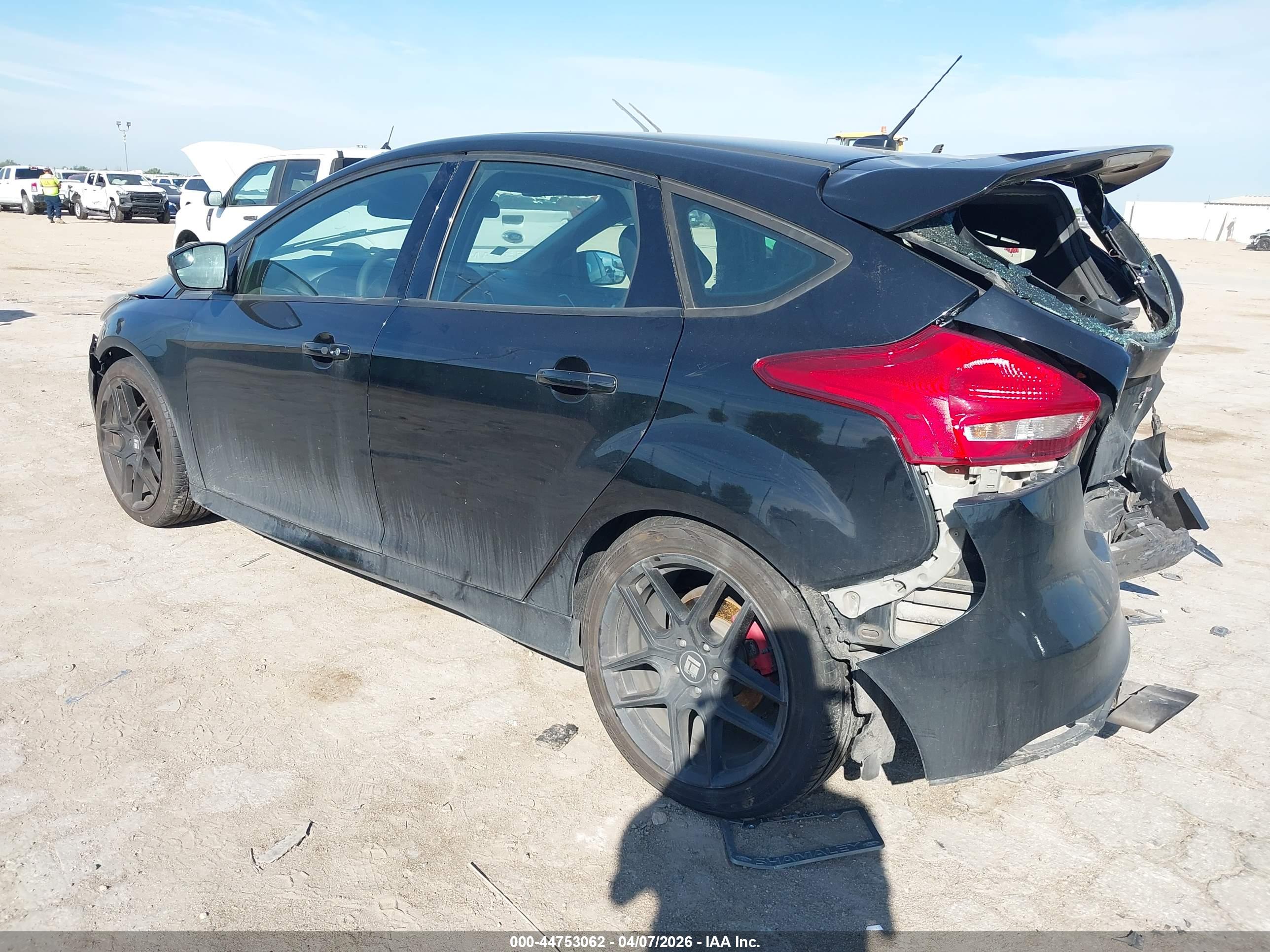 FORD FOCUS image 3