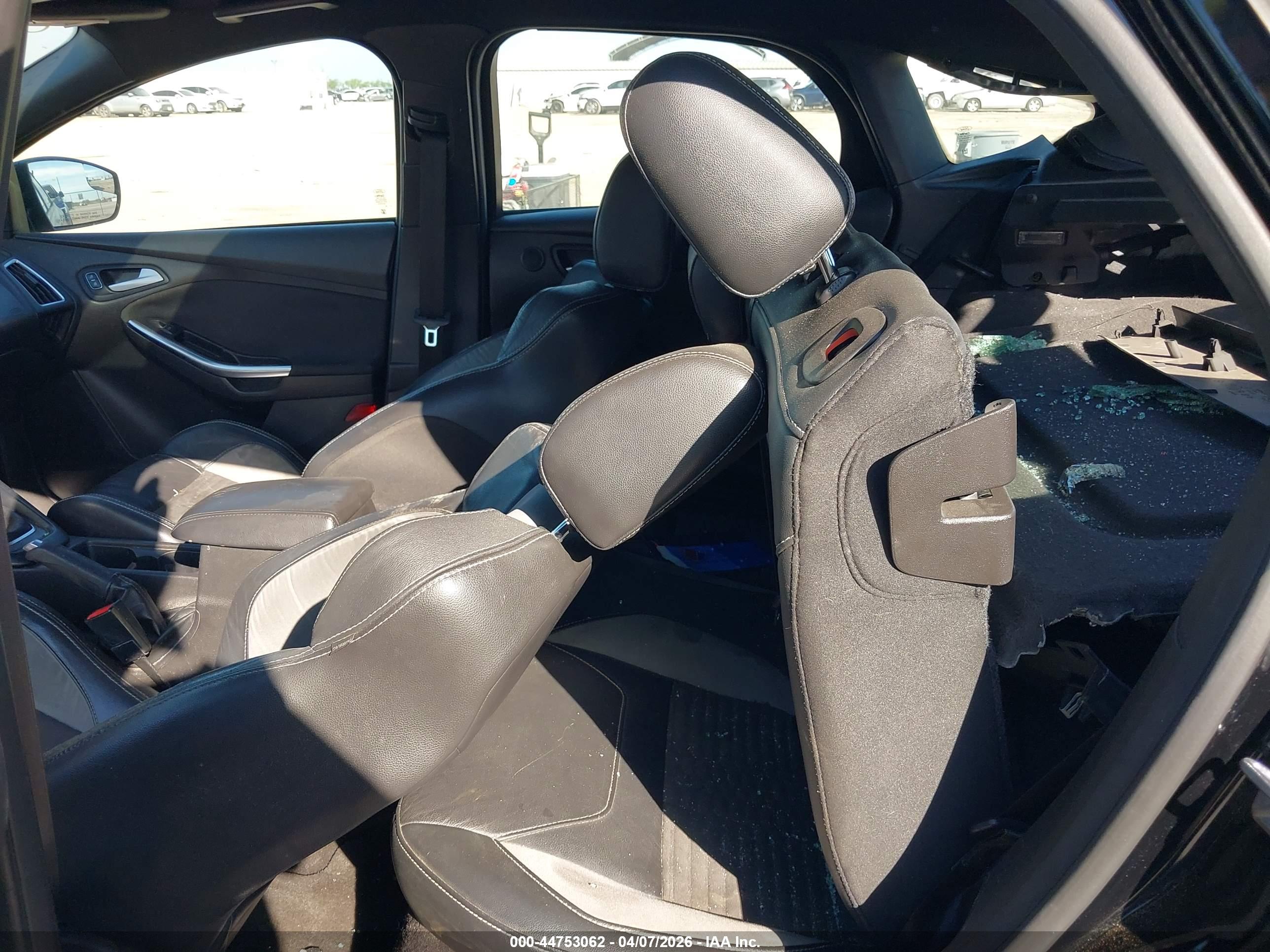 FORD FOCUS image 8