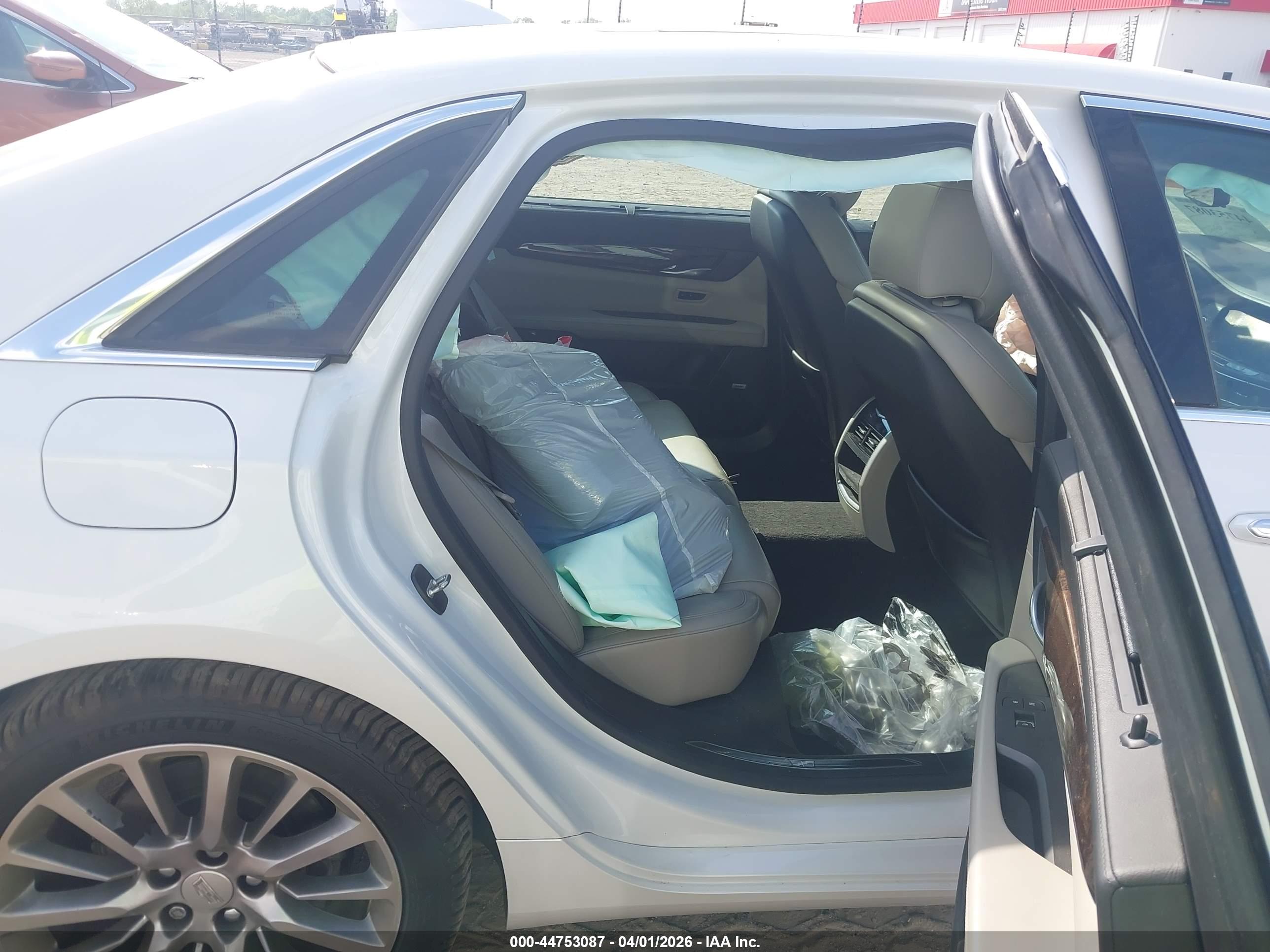CADILLAC CT6 image 8