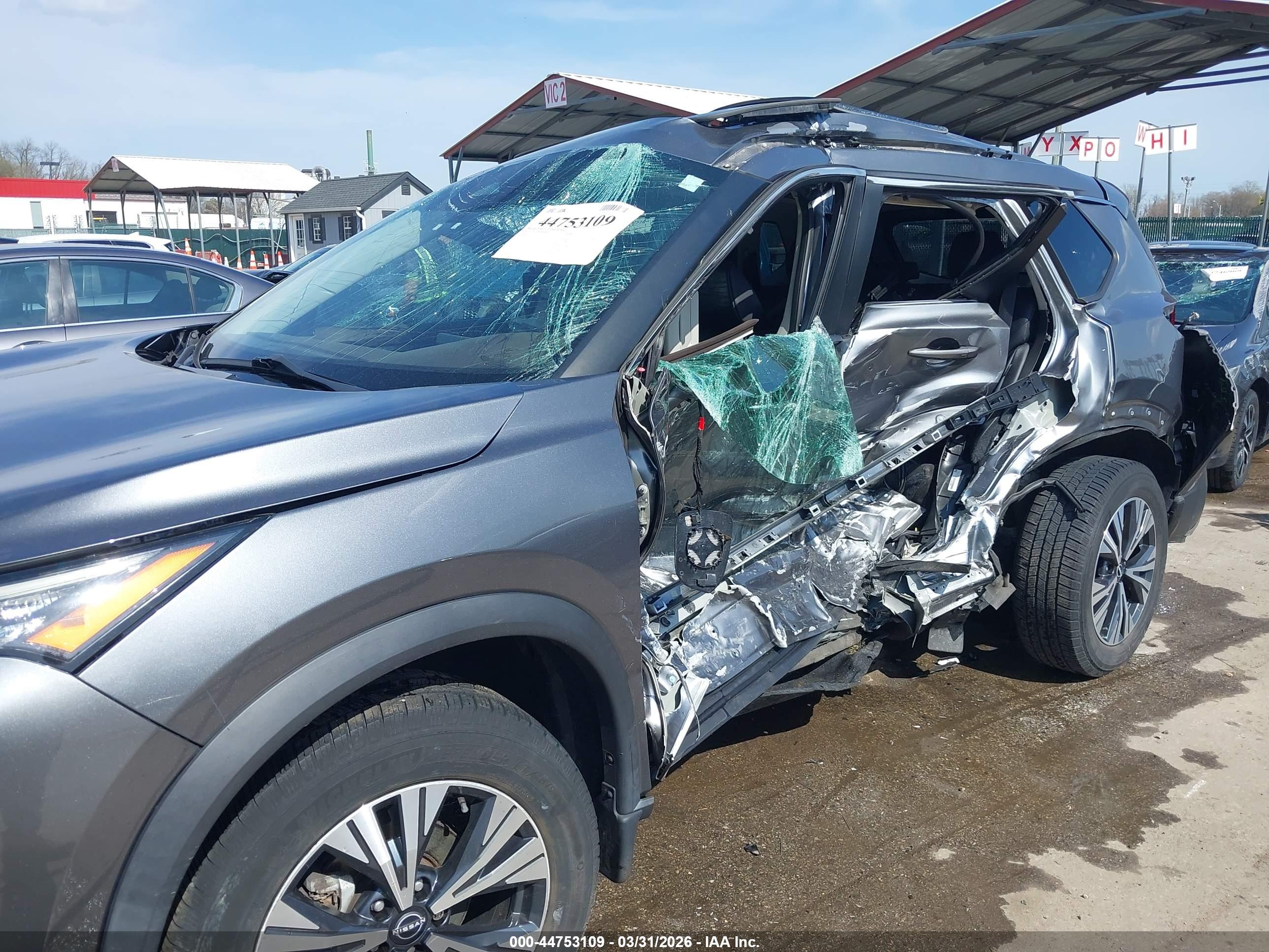 NISSAN ROGUE image 6