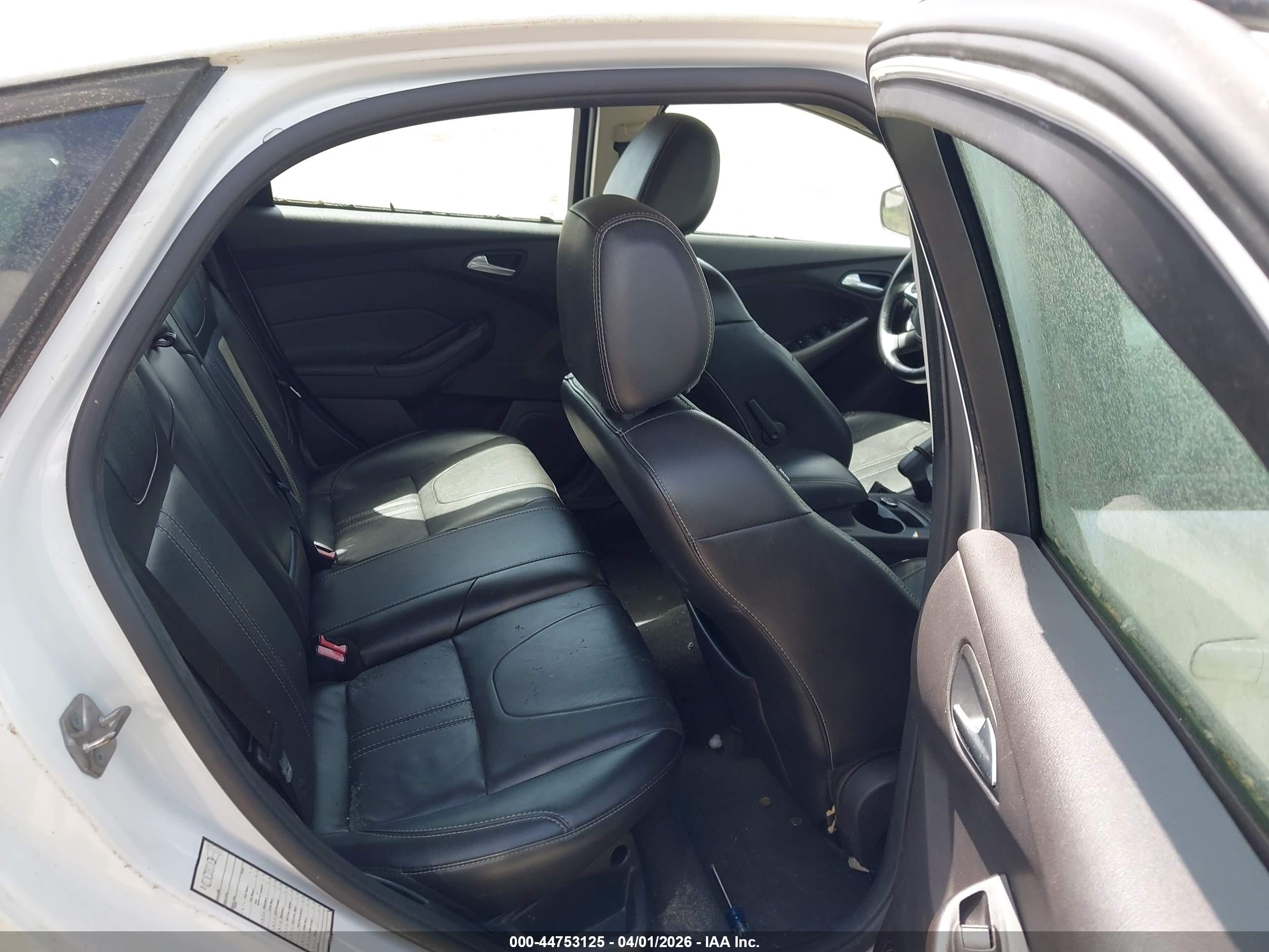 FORD FOCUS image 8